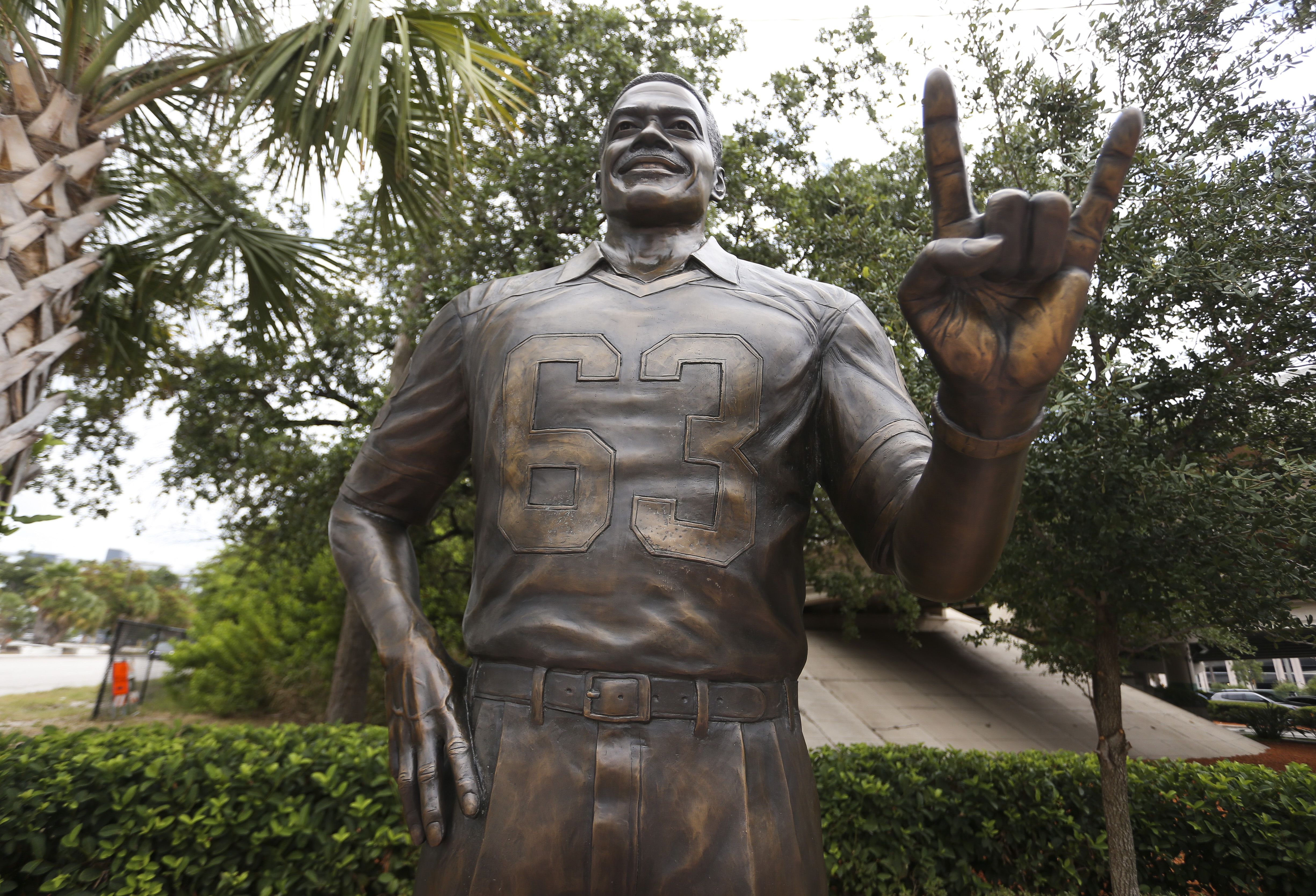 Lee Roy Selmon Statue - Tampa Hillsborough Expressway Authority