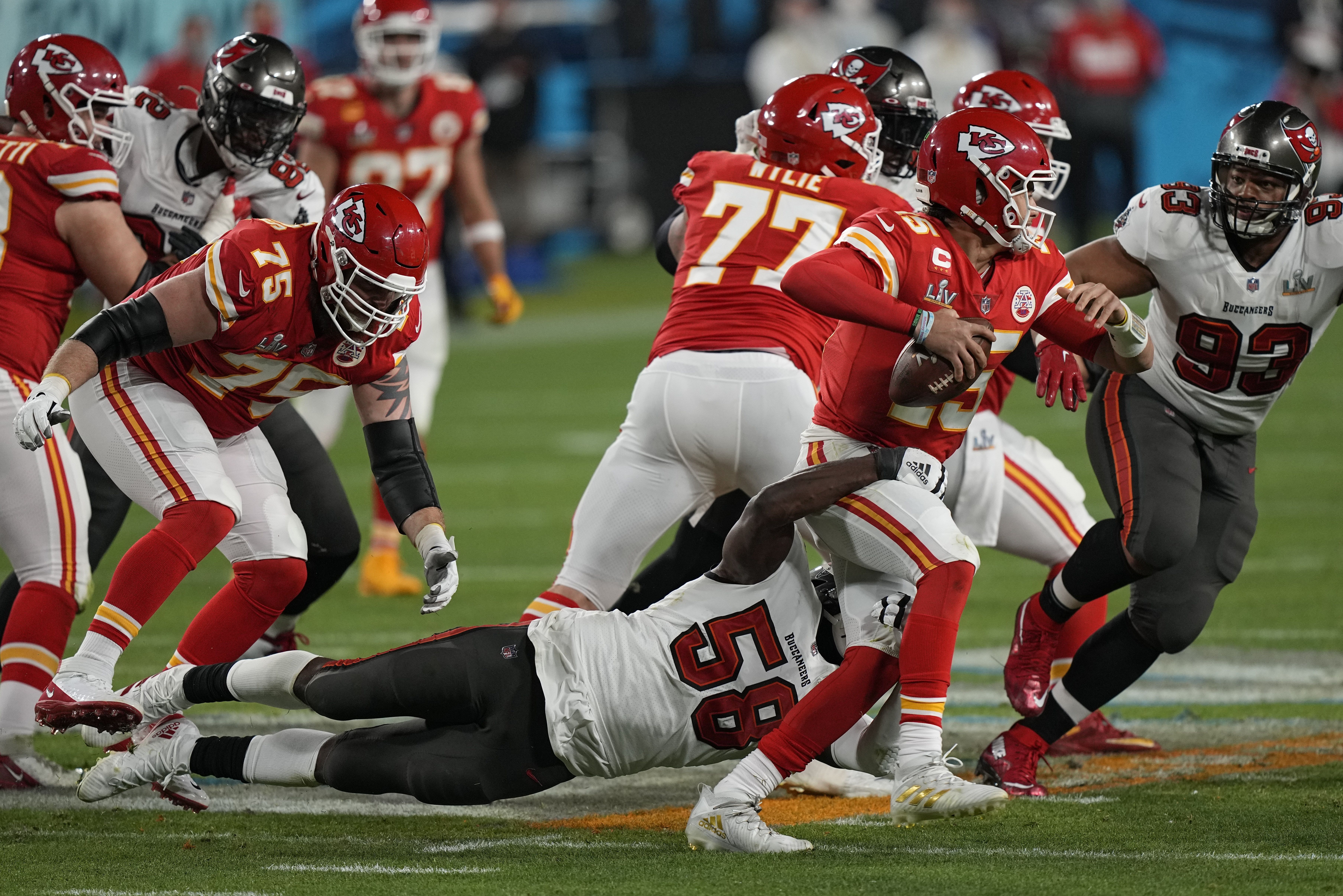 Omaha's Shaq Barrett sacks Mahomes twice, Buccaneers win Super Bowl 31-9