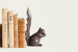 Imagen-cast-iron-squirrel-doorstop-or-bookend-300x202.jpg