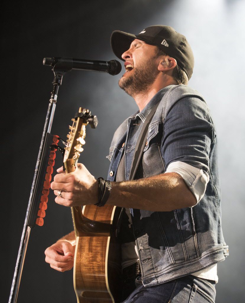 Photo: Luke Bryan perfoms at halftime of the Cowboys Panthers game at AT&T  Stadium - ARL2015112614 