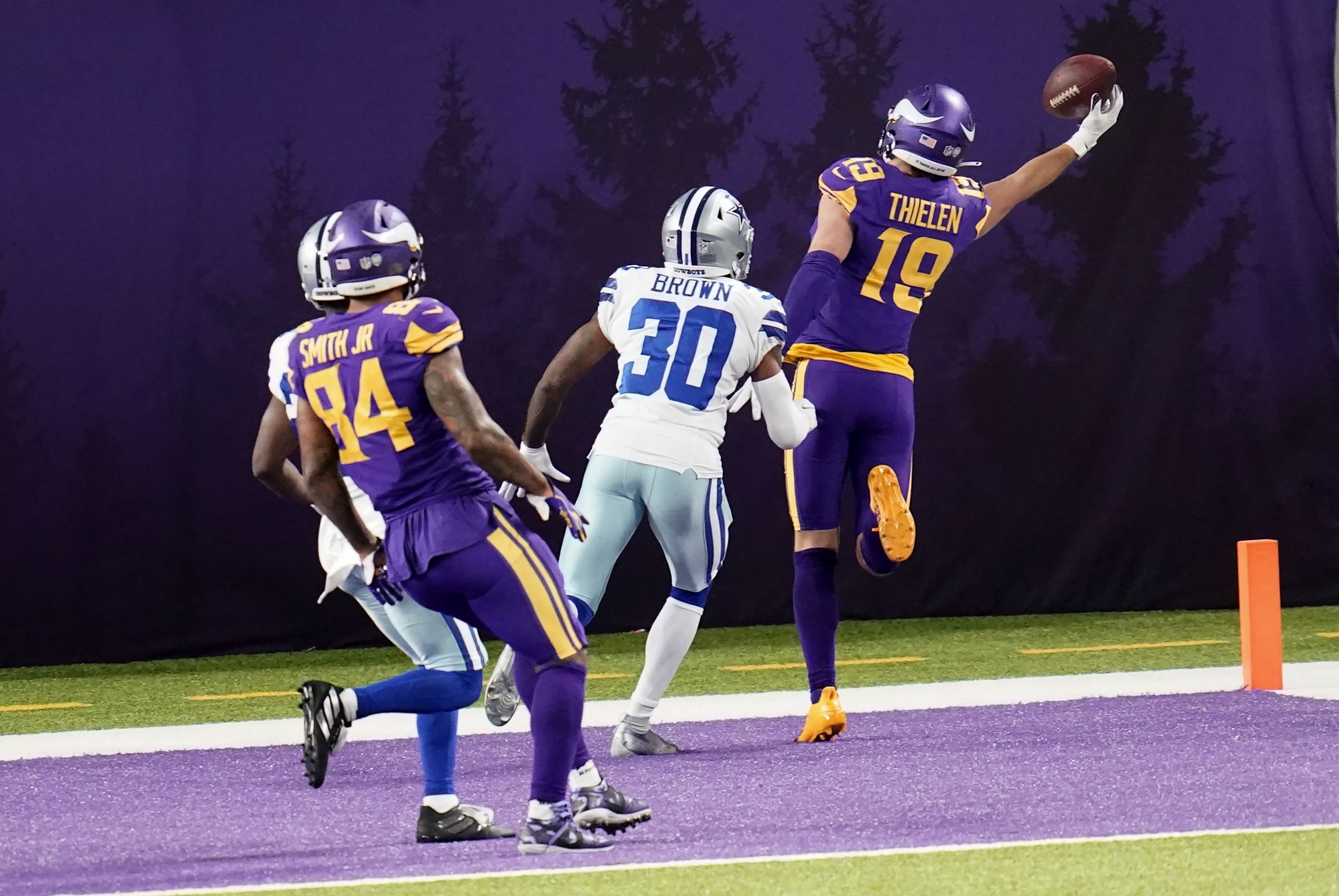 Minnesota Vikings safety Xavier Woods plays against the Dallas