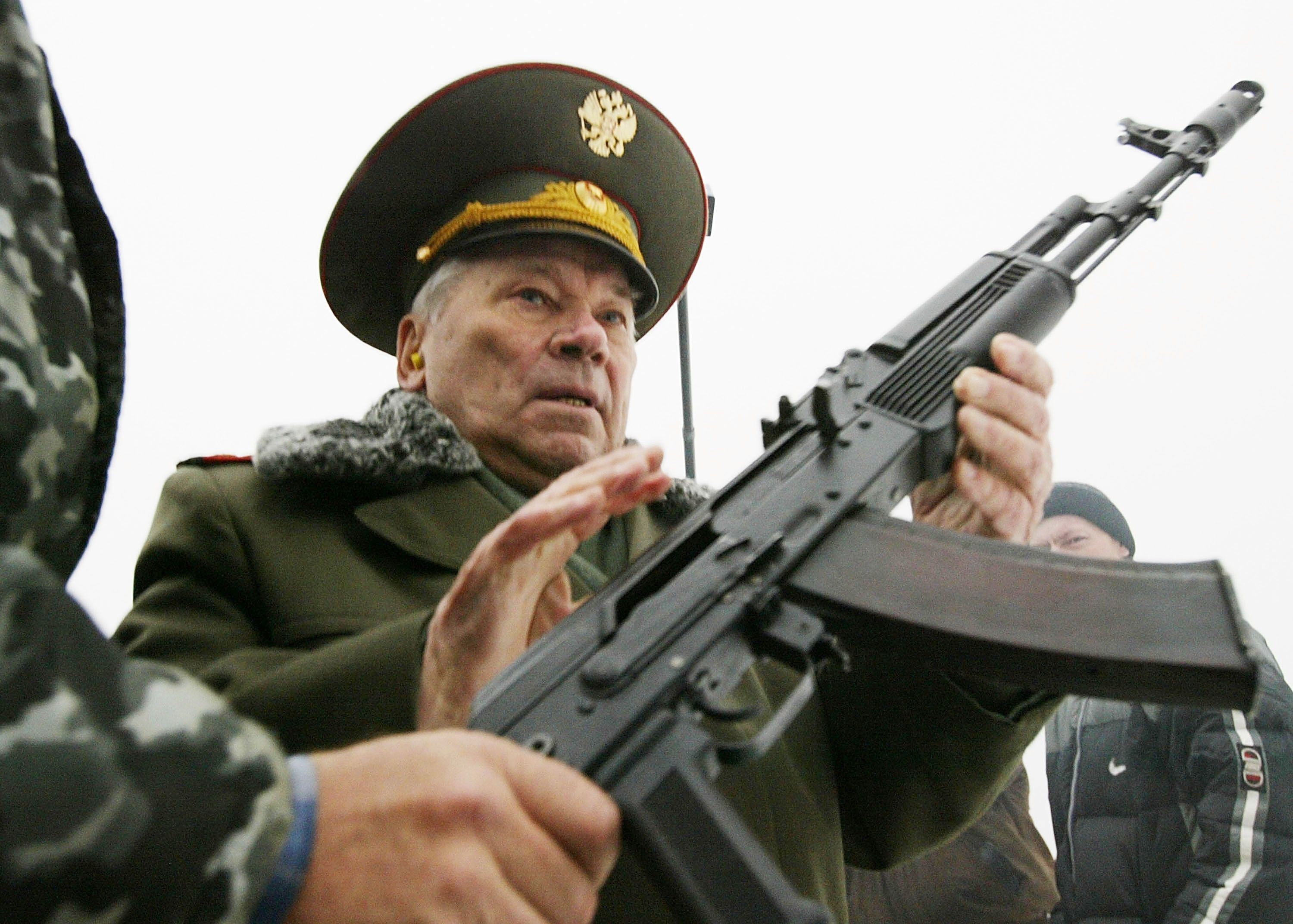 MIKHAIL KALASHNIKOV with assault rifle AK-74 Photo Russian Unposted Postcard 
