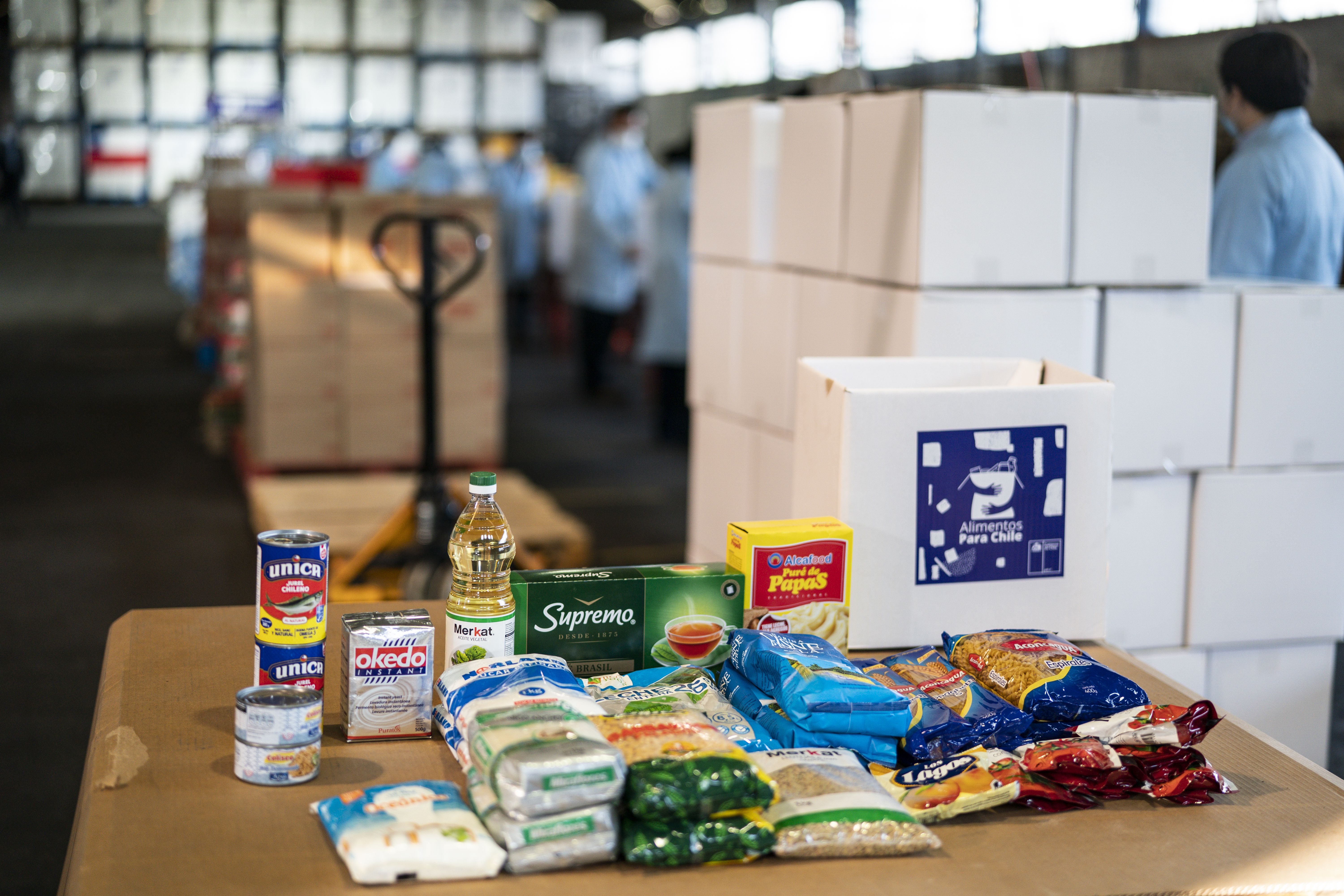 Centro de distribución de las cajas del plan "Alimentos para Chile".