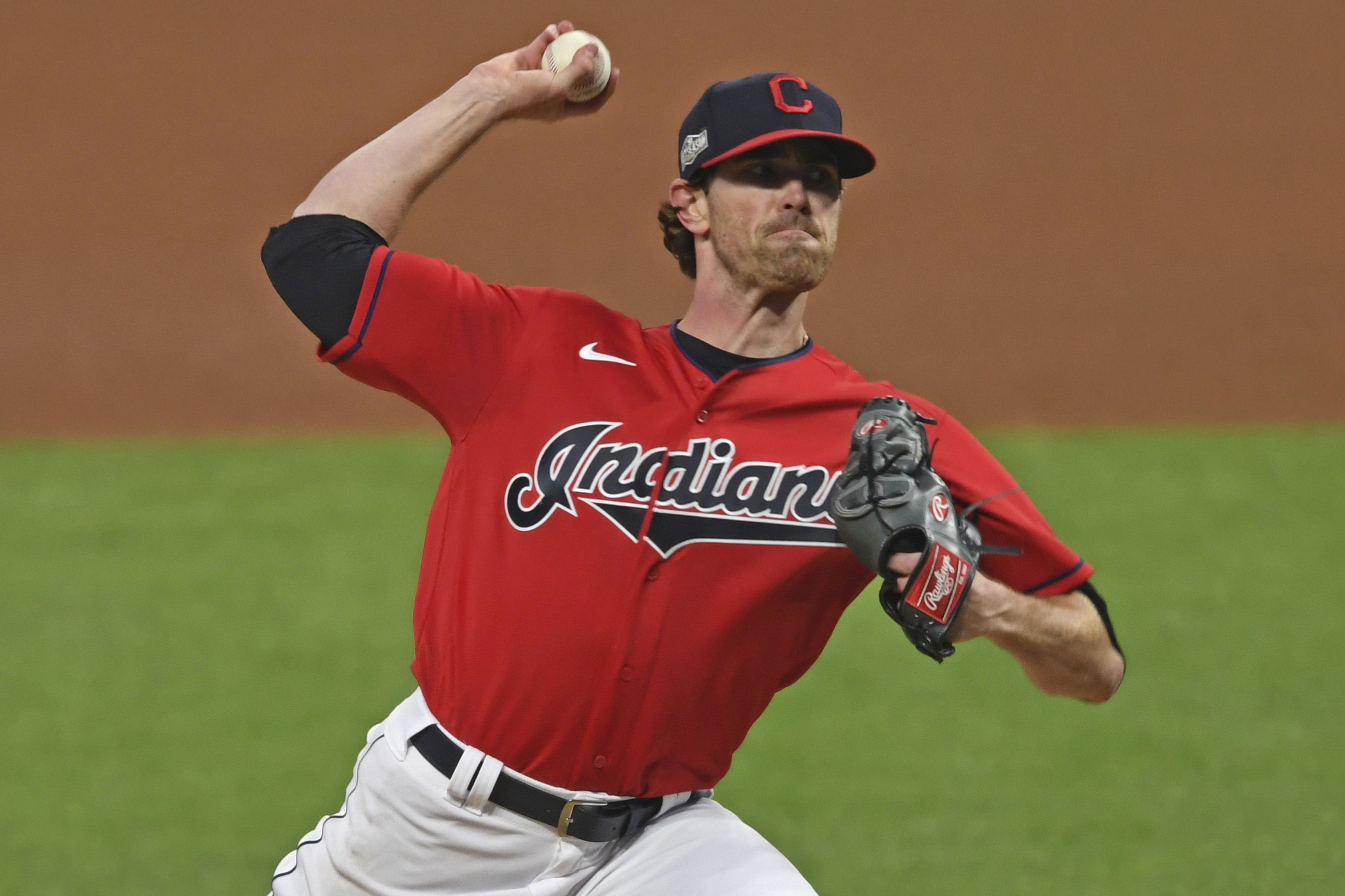 Cleveland Indians Shane Bieber, Trevor Bauer have fun with spring