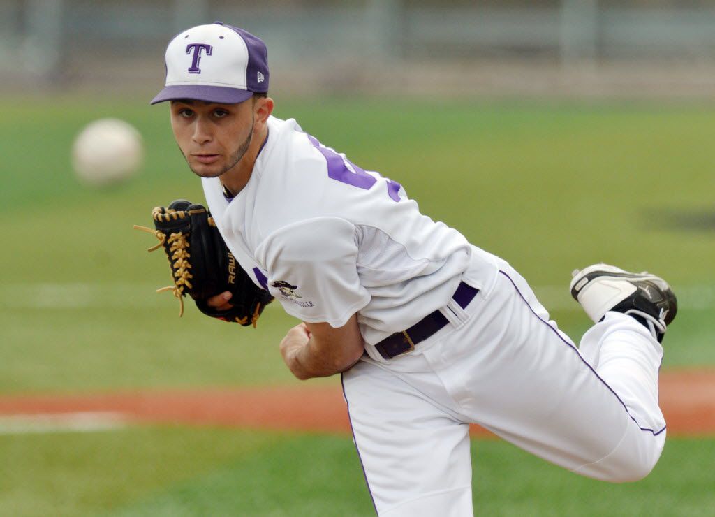 Tottenville's baseball uniforms are Astro-nomically 'old school' 