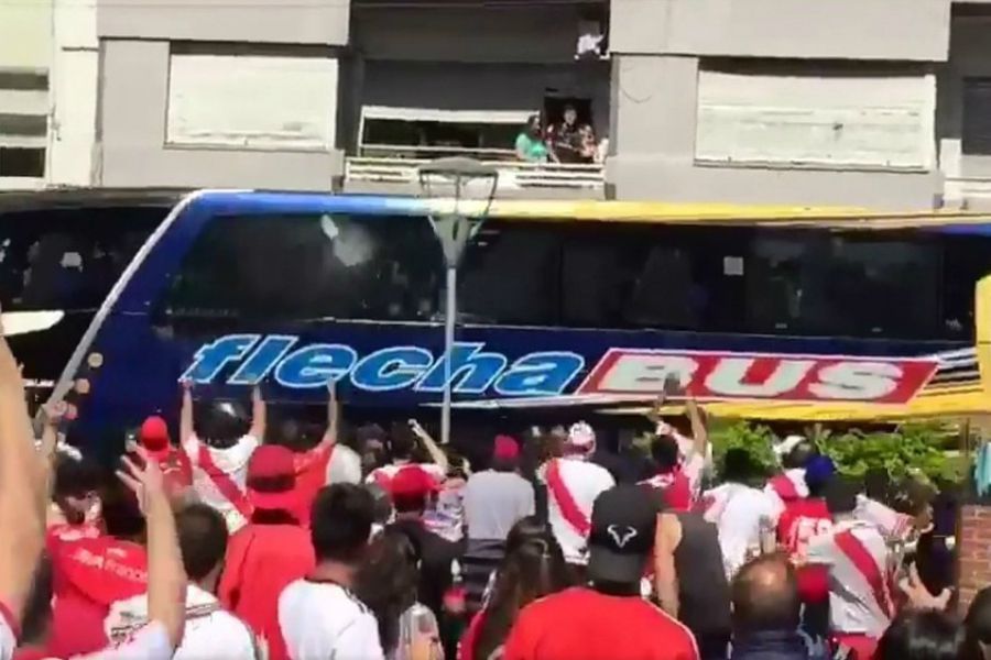 BUS DE BOCA