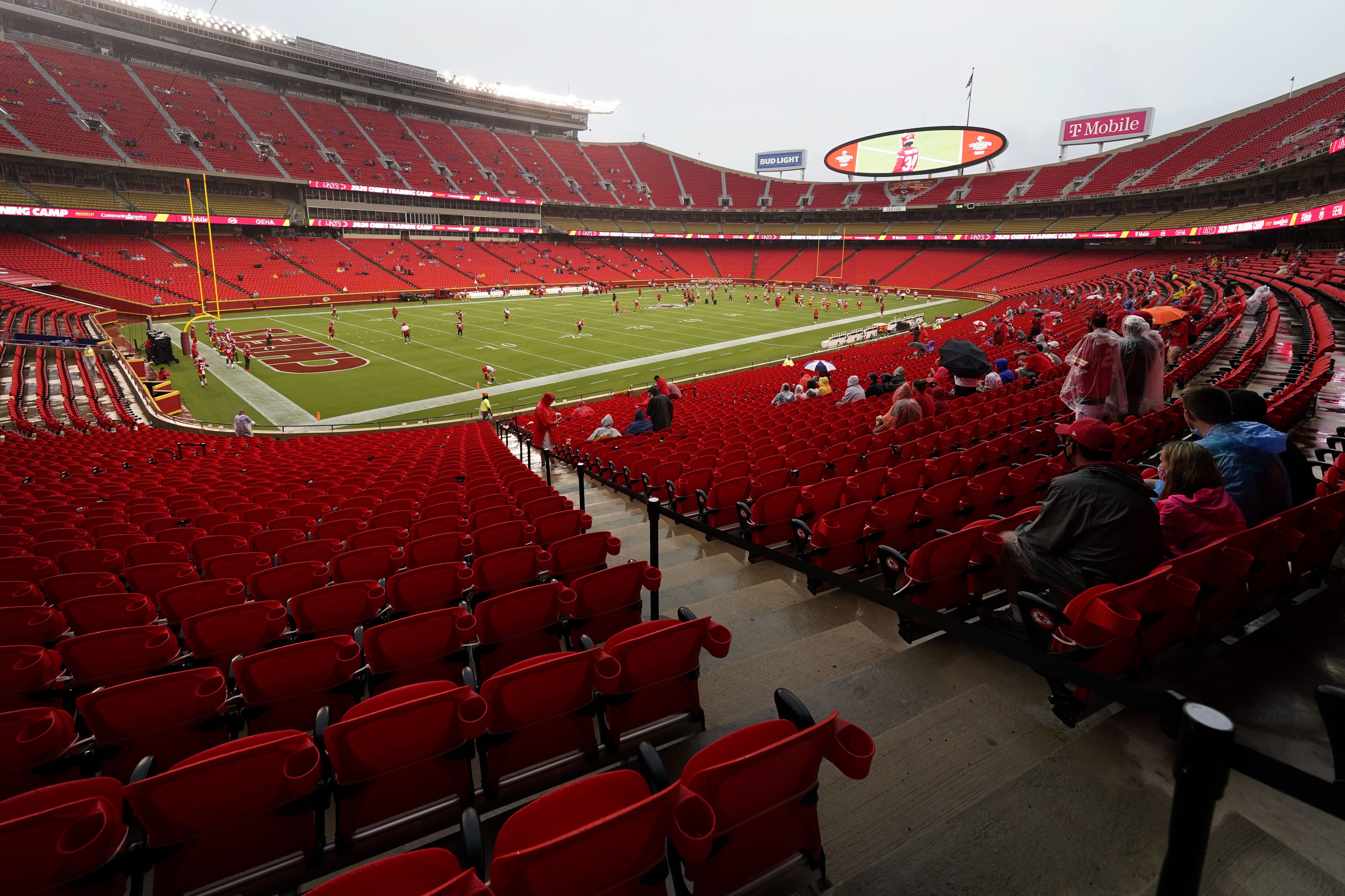 Kansas soldiers attend Chiefs training camp, meet Patrick Mahomes