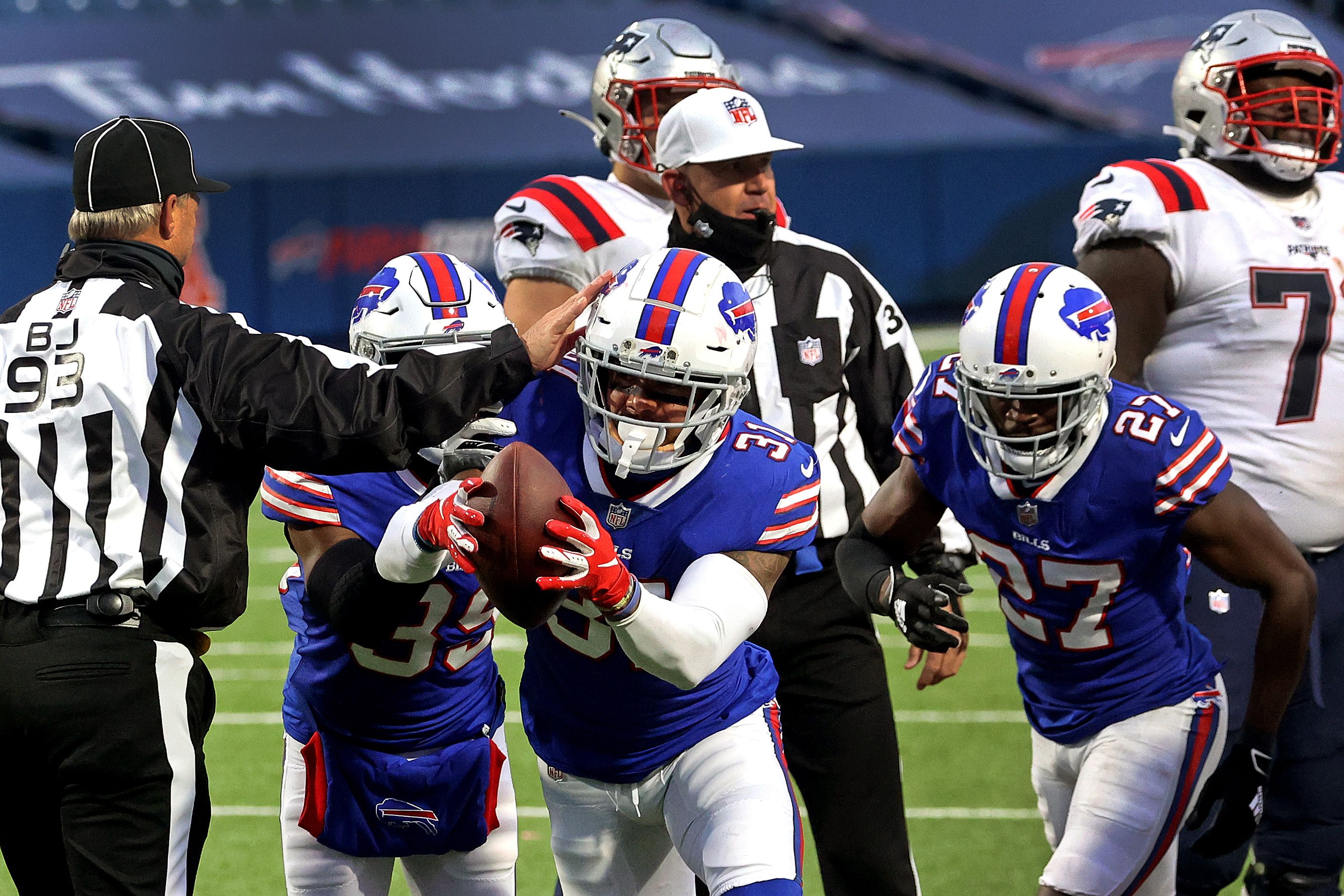 Damien Harris rumbles past defense for first touchdown vs. Bills