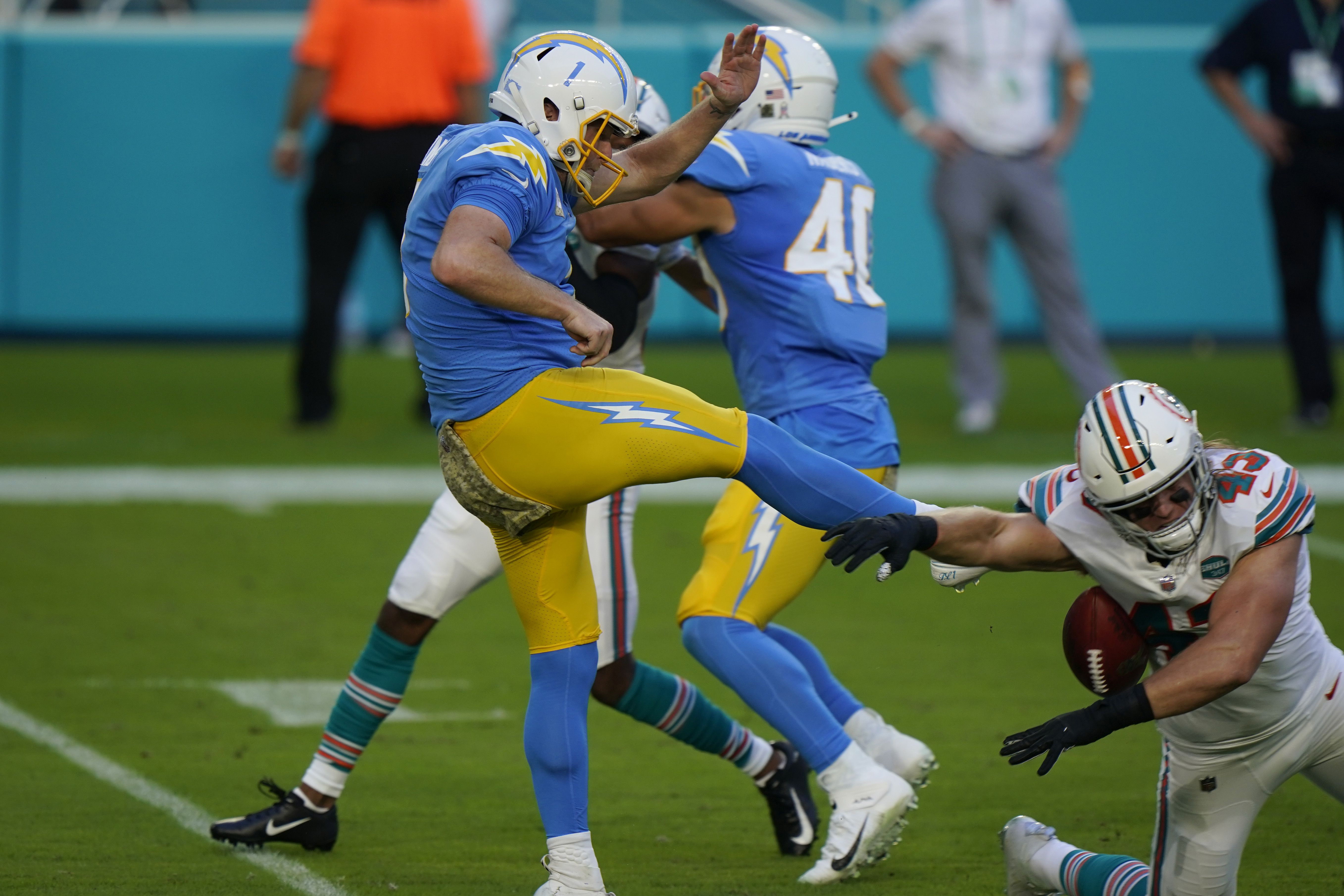 Chargers top Dolphins as Justin Herbert outplays Tua Tagovailoa