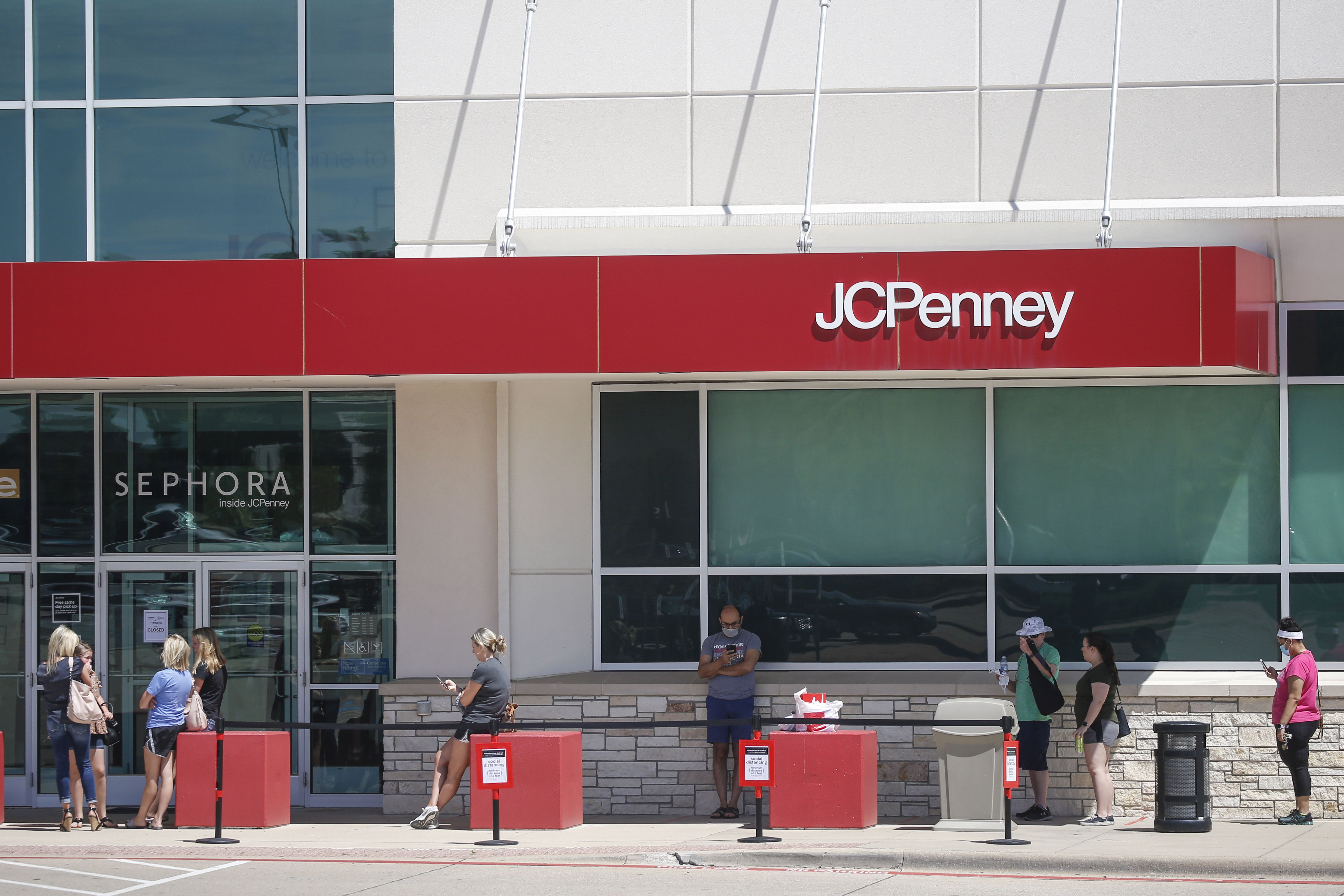 J.C. Penney cuts corporate staff by 1,000, mostly at its Plano headquarters