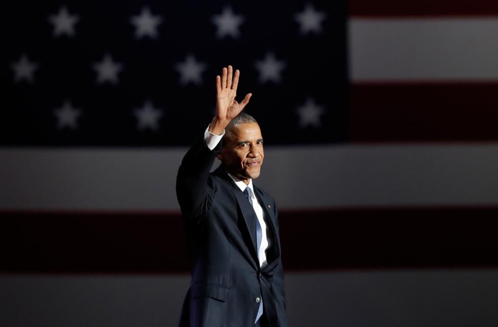 U.S. President Barack Obama acknowledges the crowd as he arrives to deliver his farewell address in Chicago