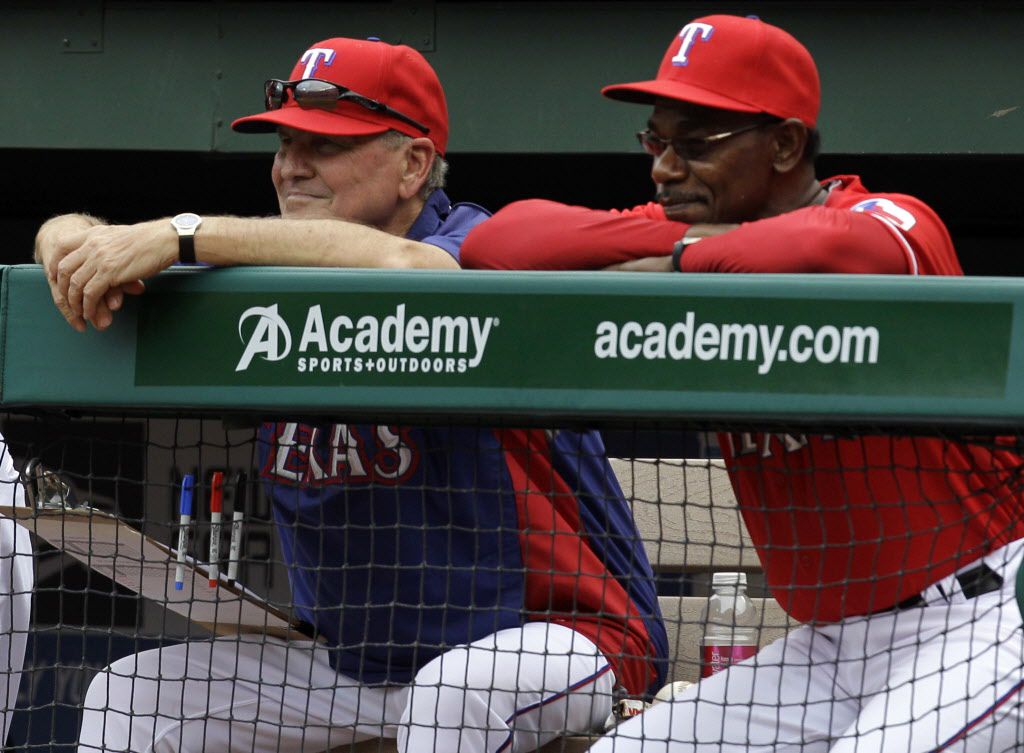 Rangers' Ron Washington not thinking about Ian Kinsler at first base