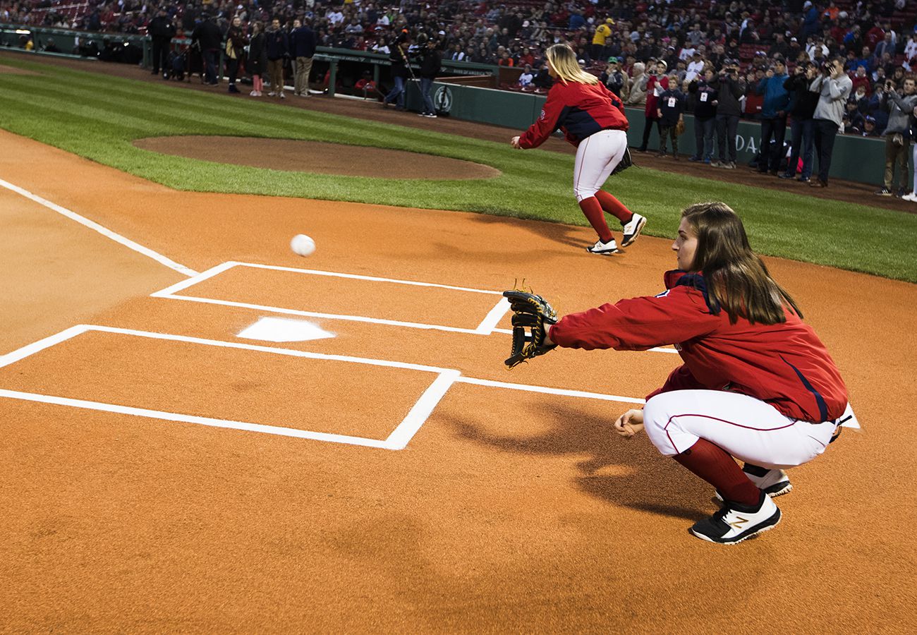 Red Sox Ball Girl Makes An Impressive Catch, 🔥🔥🔥