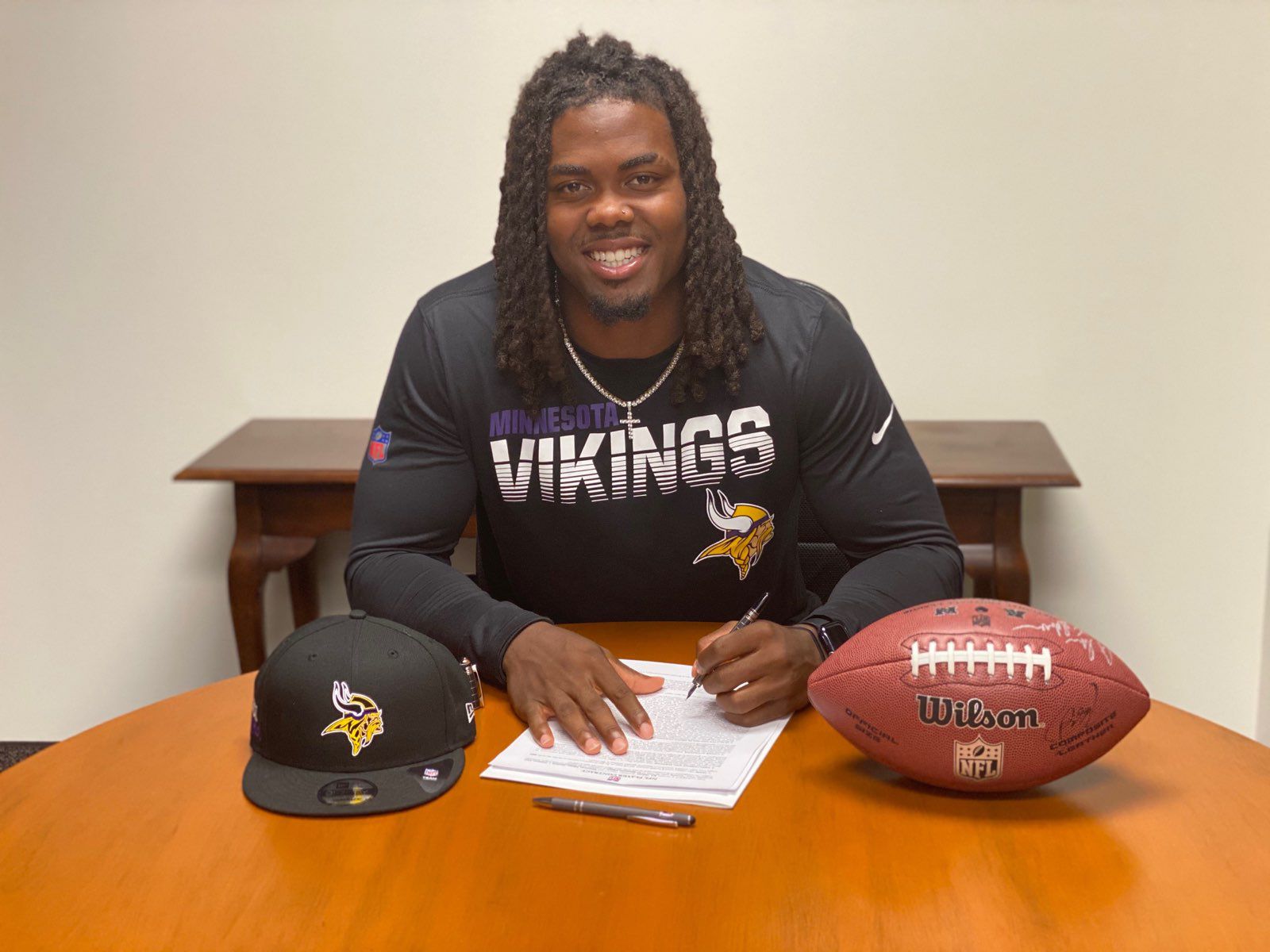 Dream come true': K.J. Osborn makes it official, signs NFL contract with  Vikings 