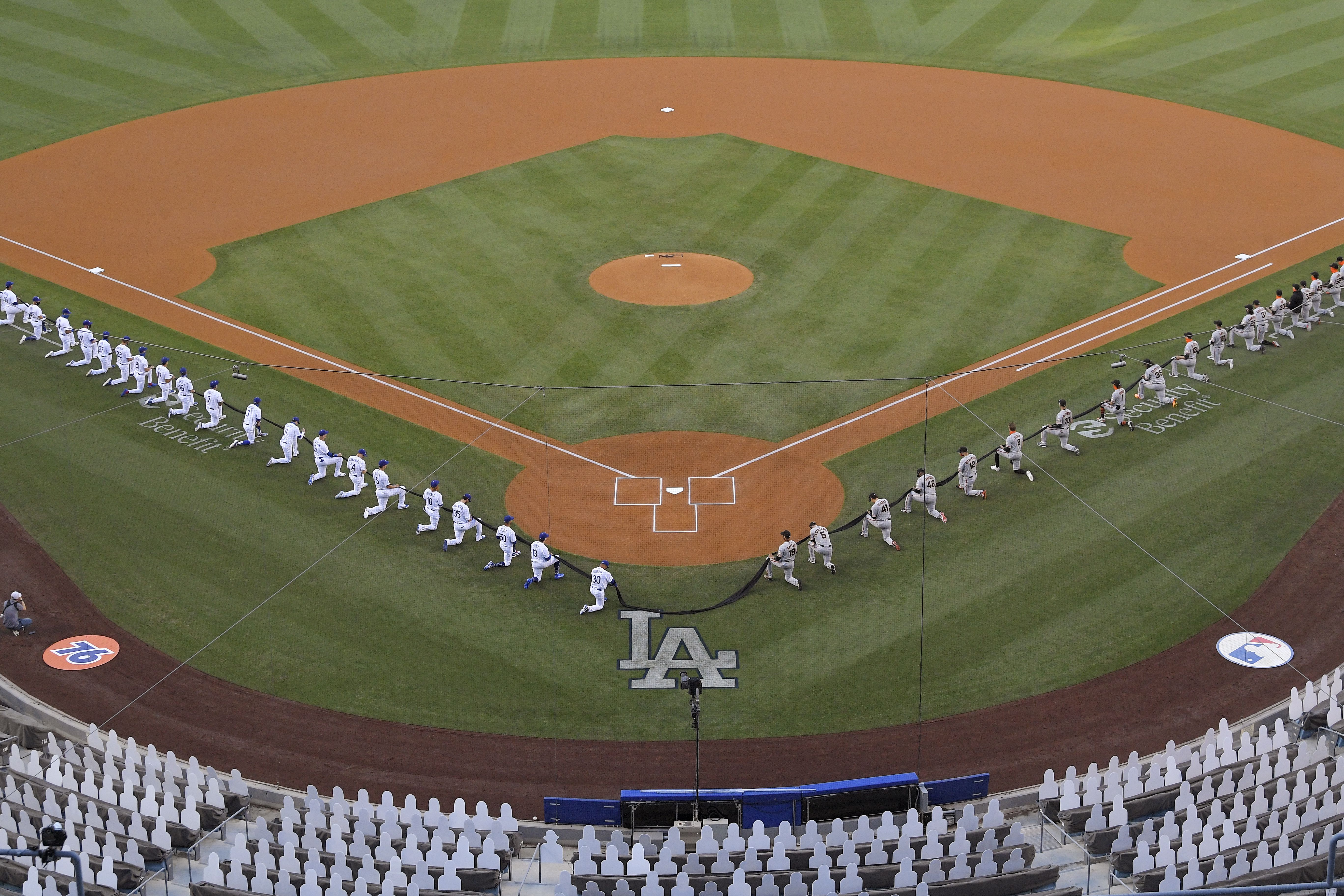 VIDEO: All the Yankees and Nationals players and coaches kneel before  anthem in Black Lives Matter salute