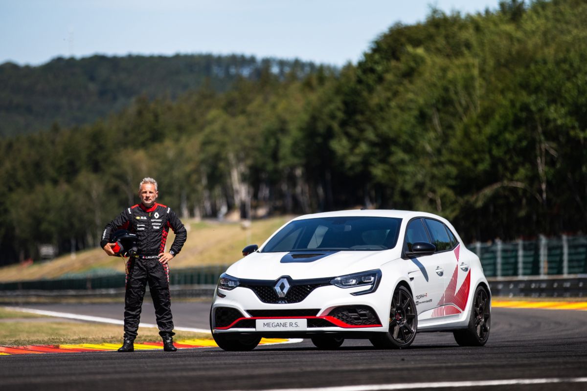 21230998_2019_-_New_Renault_M_GANE_R_S_TROPHY-R.jpg