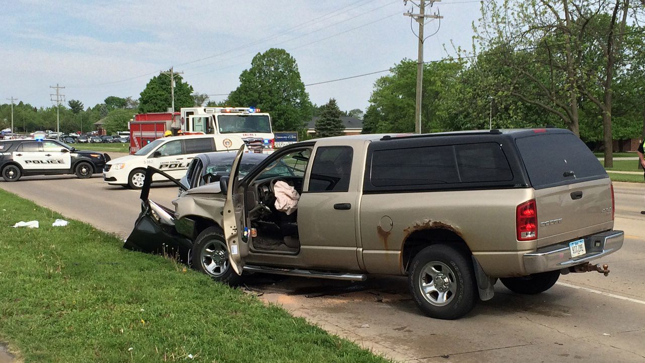 Two-car crash on Blairs Ferry Rd. takes three to St. Luke's