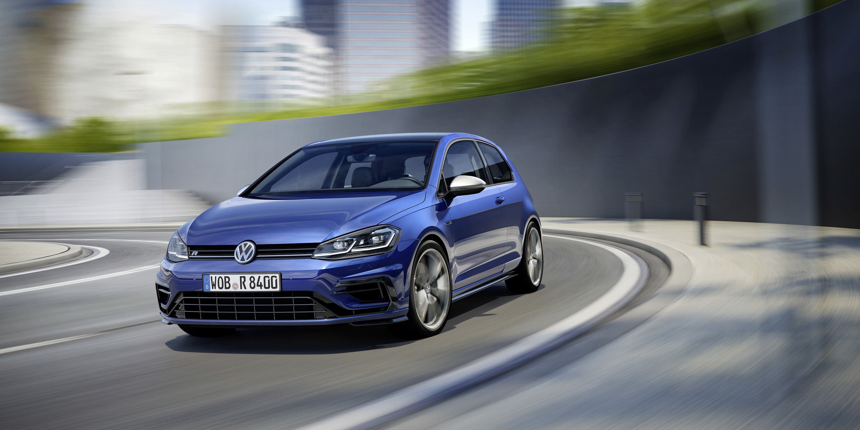 2020-volkswagen-golf-r-specs-and-review.jpg