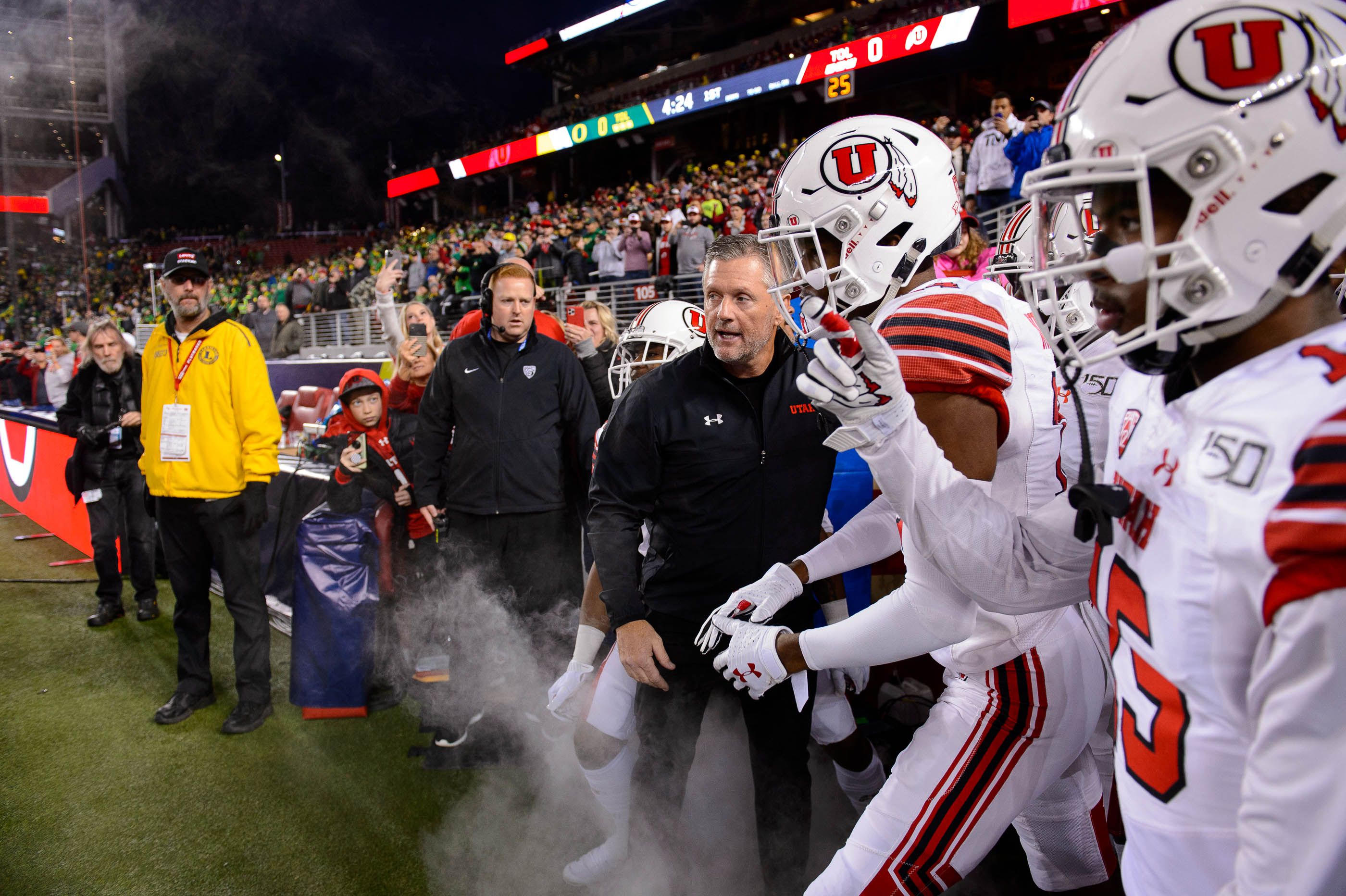 Justin Herbert and other Ducks audition for NFL during Oregon's