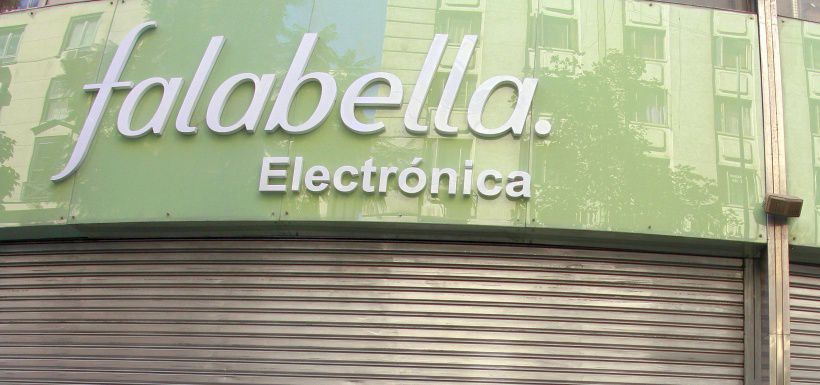 Trabajadores de Falabella inician huelga legal.