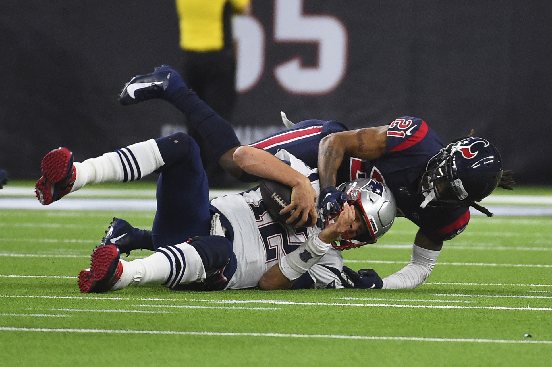 Texans fall apart in 2nd half of 25-22 loss to New England