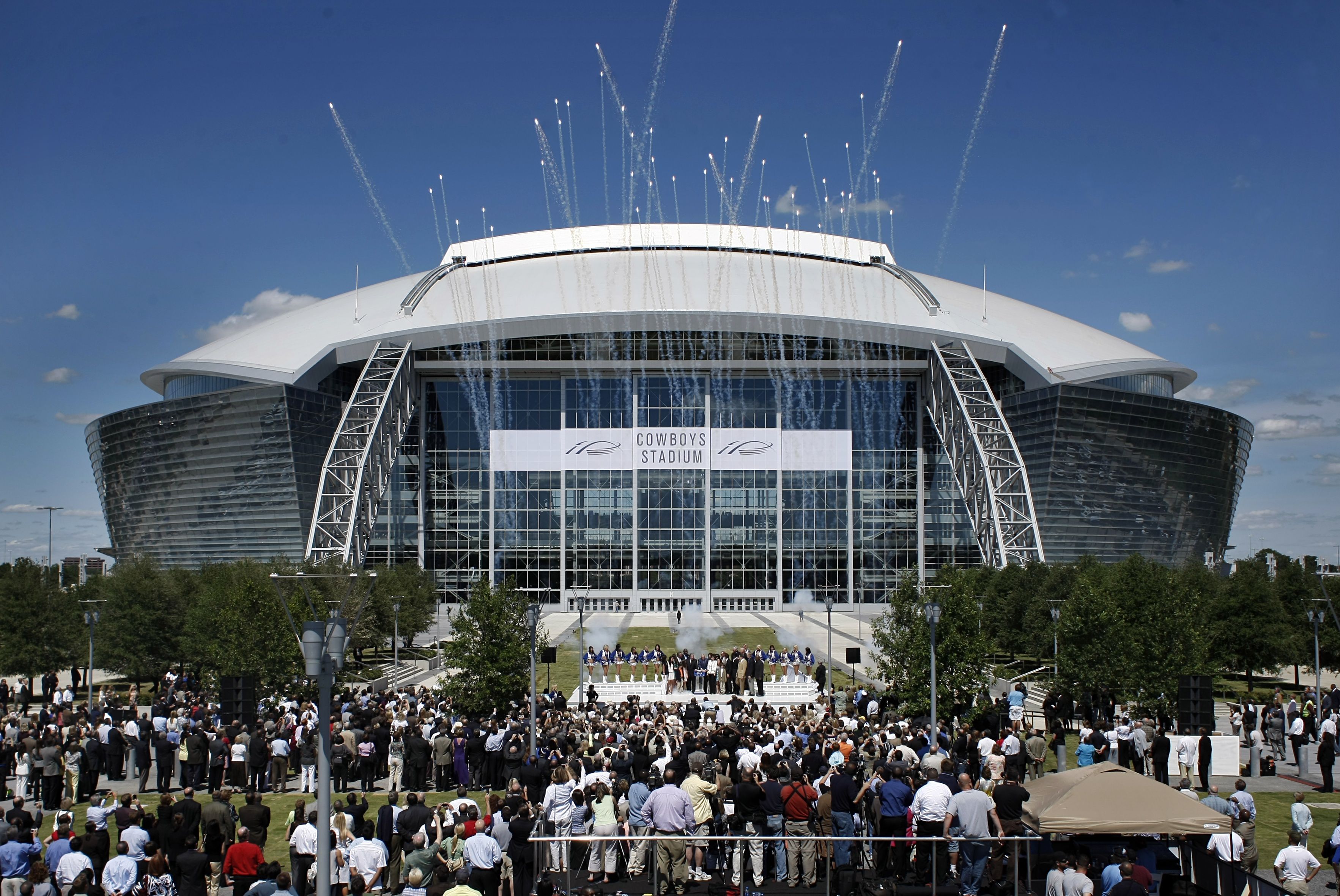 AT&T Stadium - AT&T Stadium Tours, presented by SeatGeek, give NFL fans an  experience of a lifetime. Spend Memorial Day weekend enjoying activities on  the same field that the Dallas Cowboys play