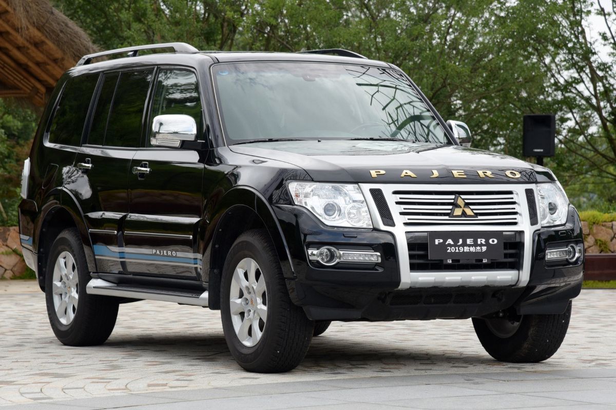 mitsubishi_pajero_final_edition_5-door_8.jpeg