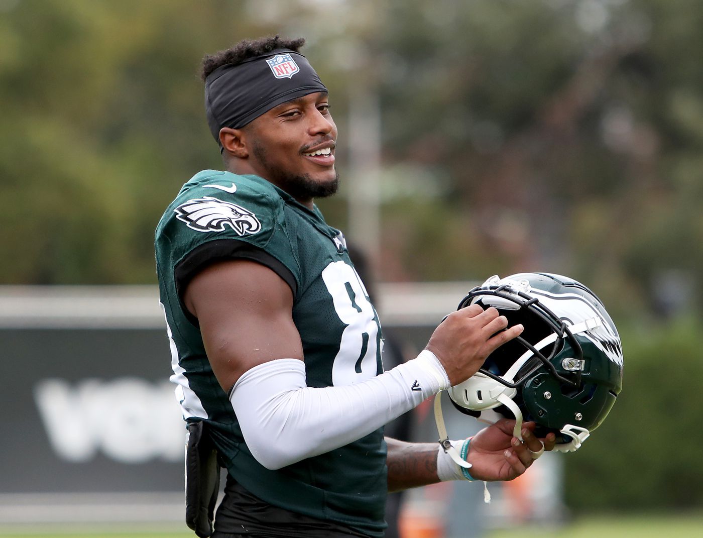 Eagles training camp practice recap, 4 takeaways: Circus catches highlight  red-zone drills, notable roster move impacts secondary 