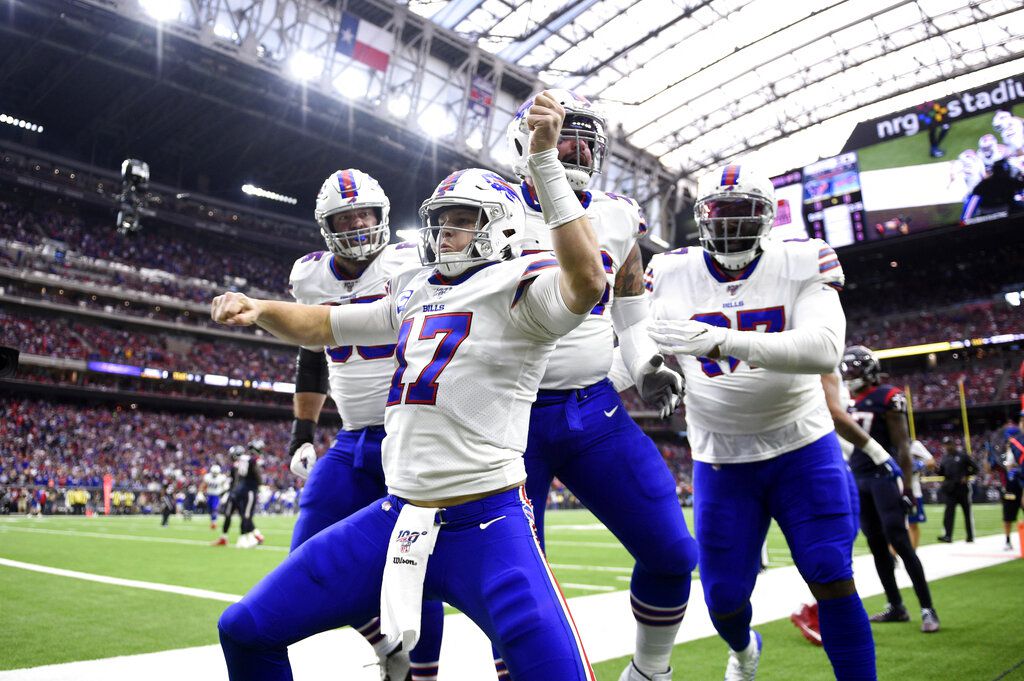 Instagram star's attempt to smash Bills tailgate table doesn't go well