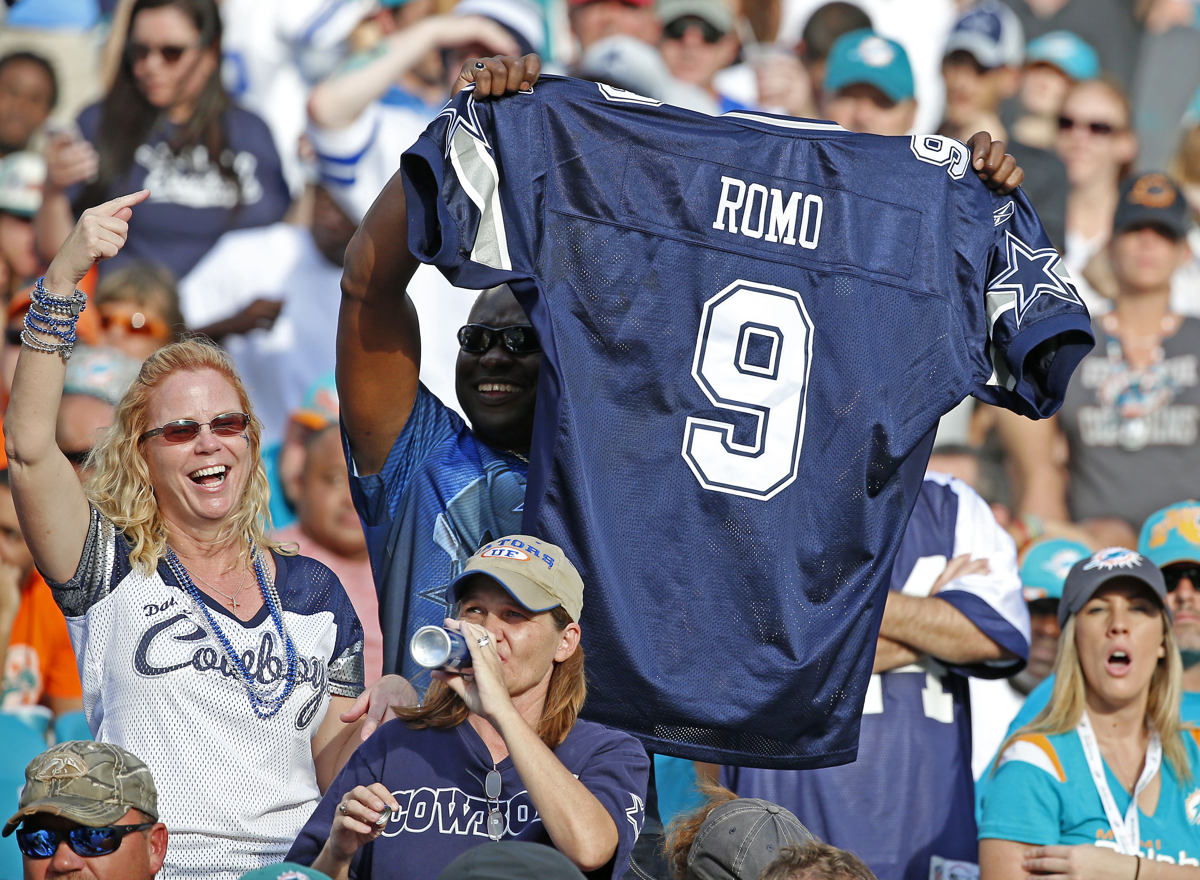 Scales: Three Cowboys near top of NFL in merchandise sales; see where Dez  Bryant, Tony Romo, Broncos' Von Miller land