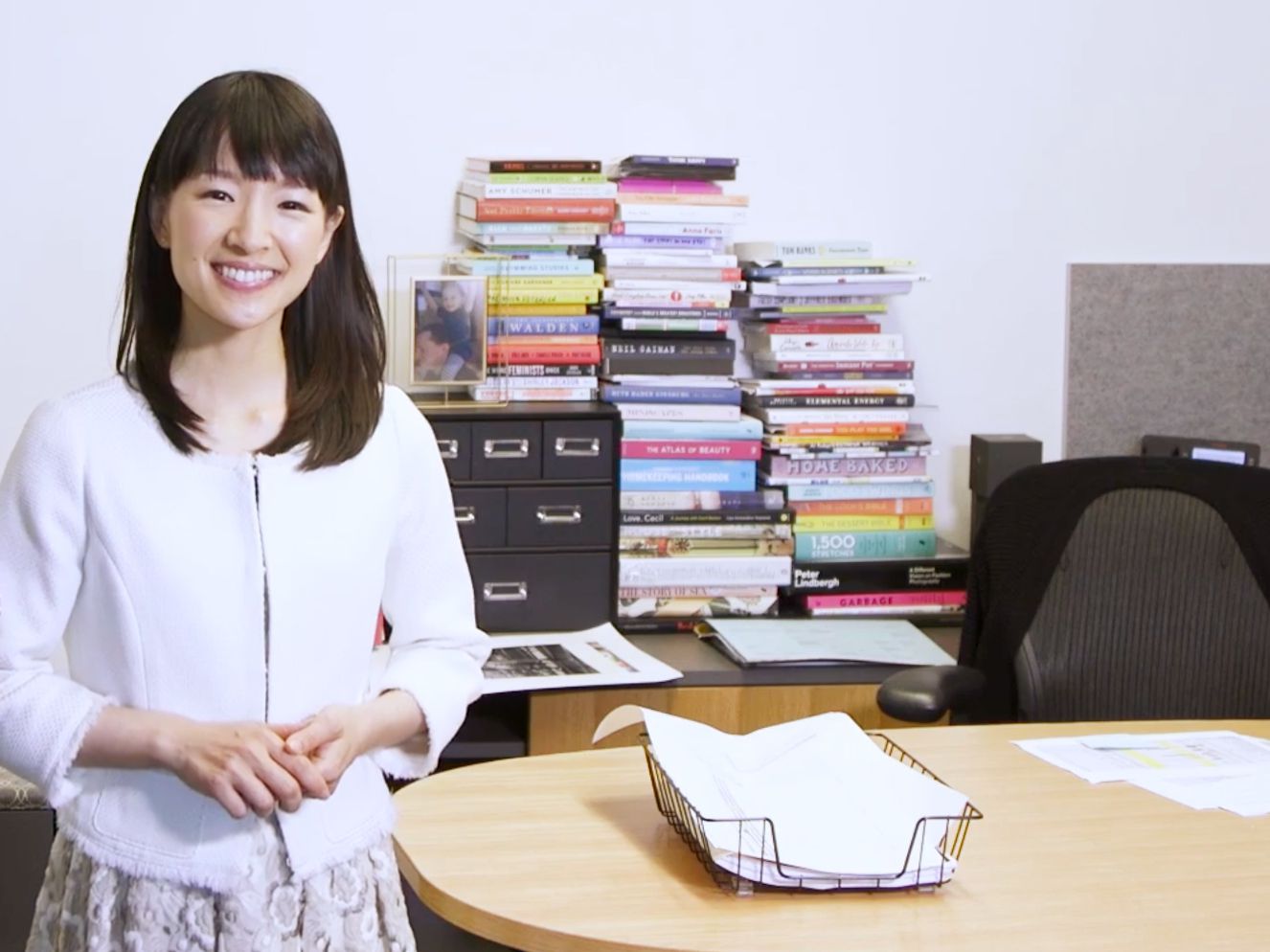 101317-marie-kondo-desk-video-tout