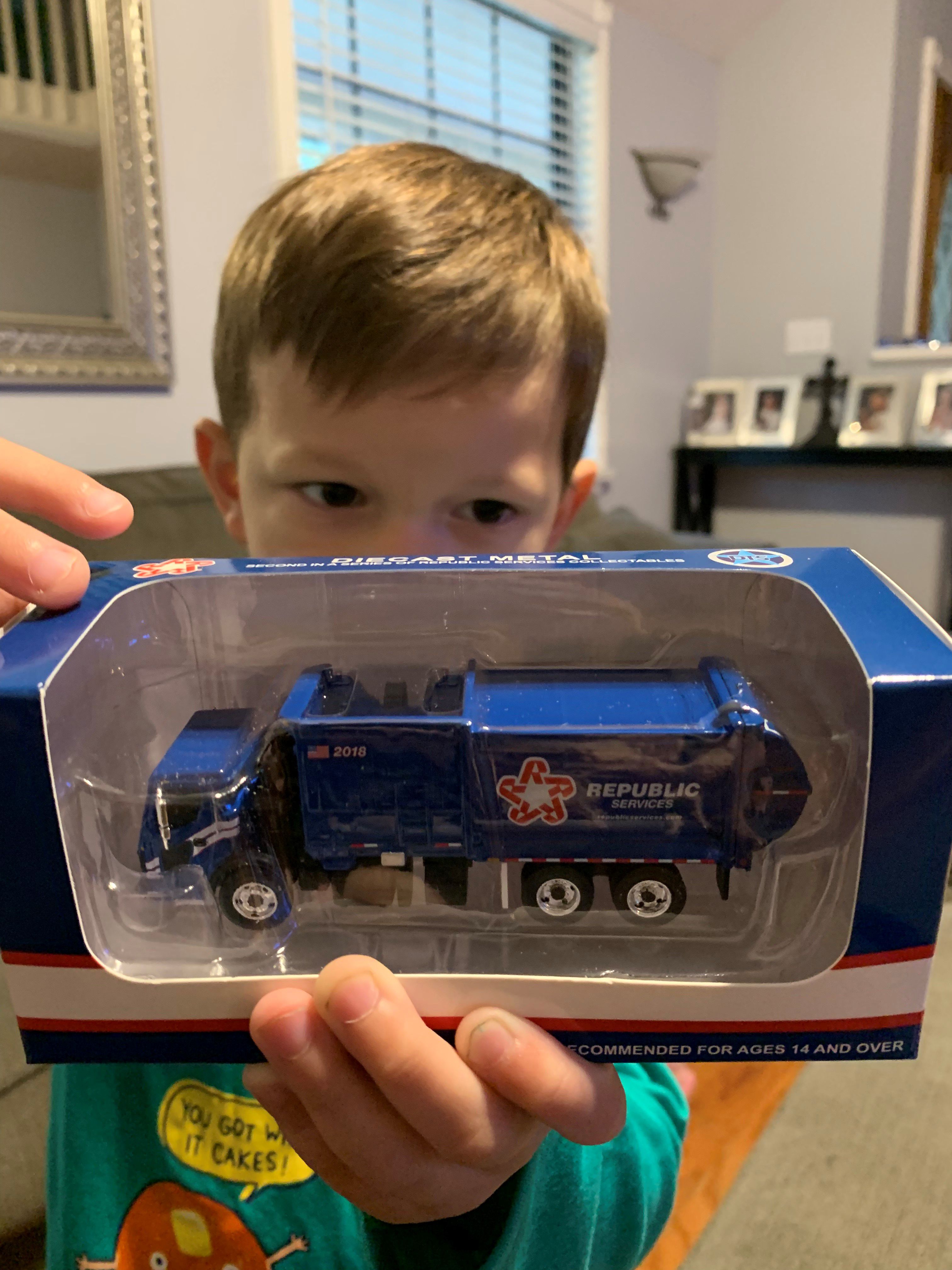 Republic garbage truck store toy