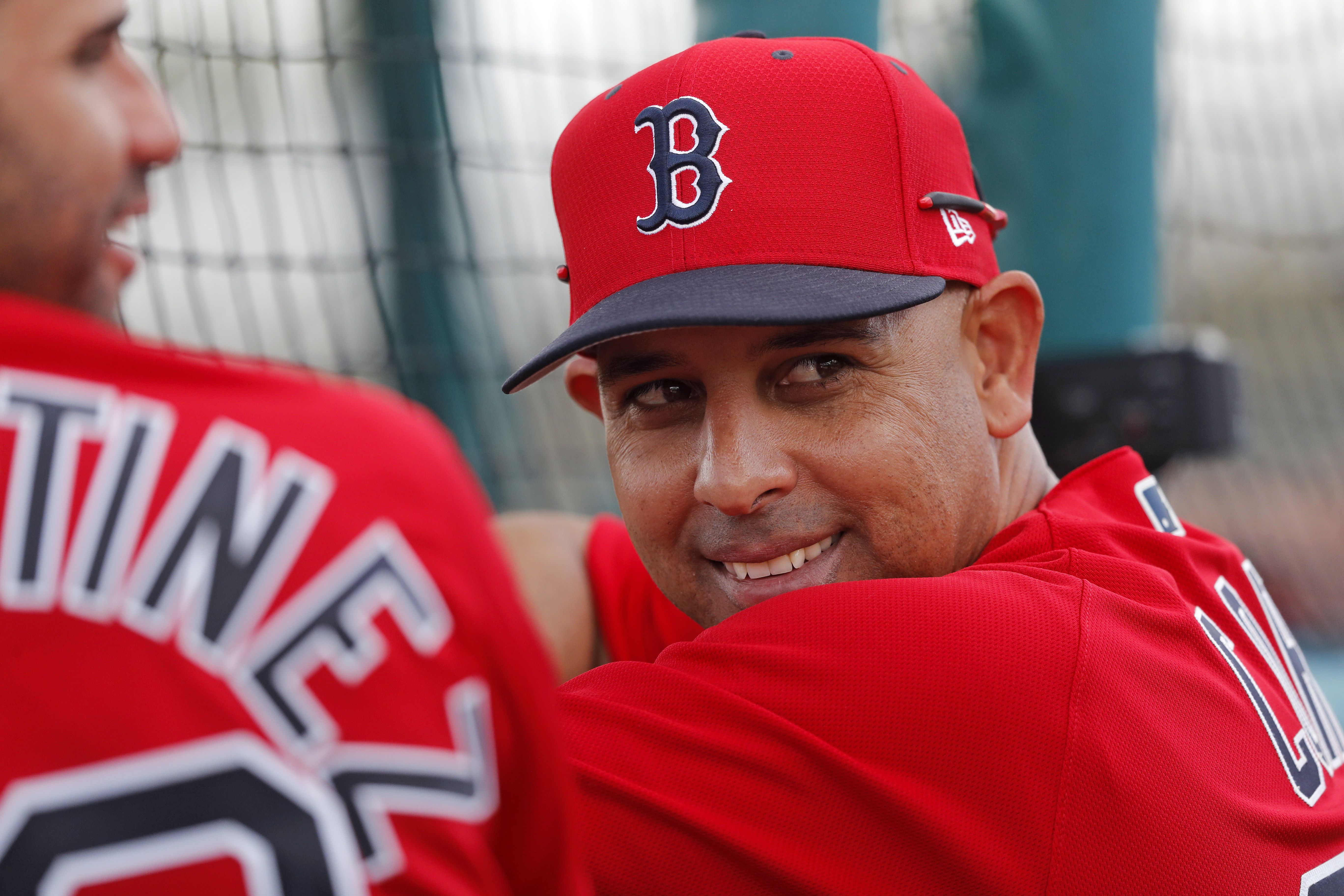 Marlins to hire Luis Urueta as bench coach