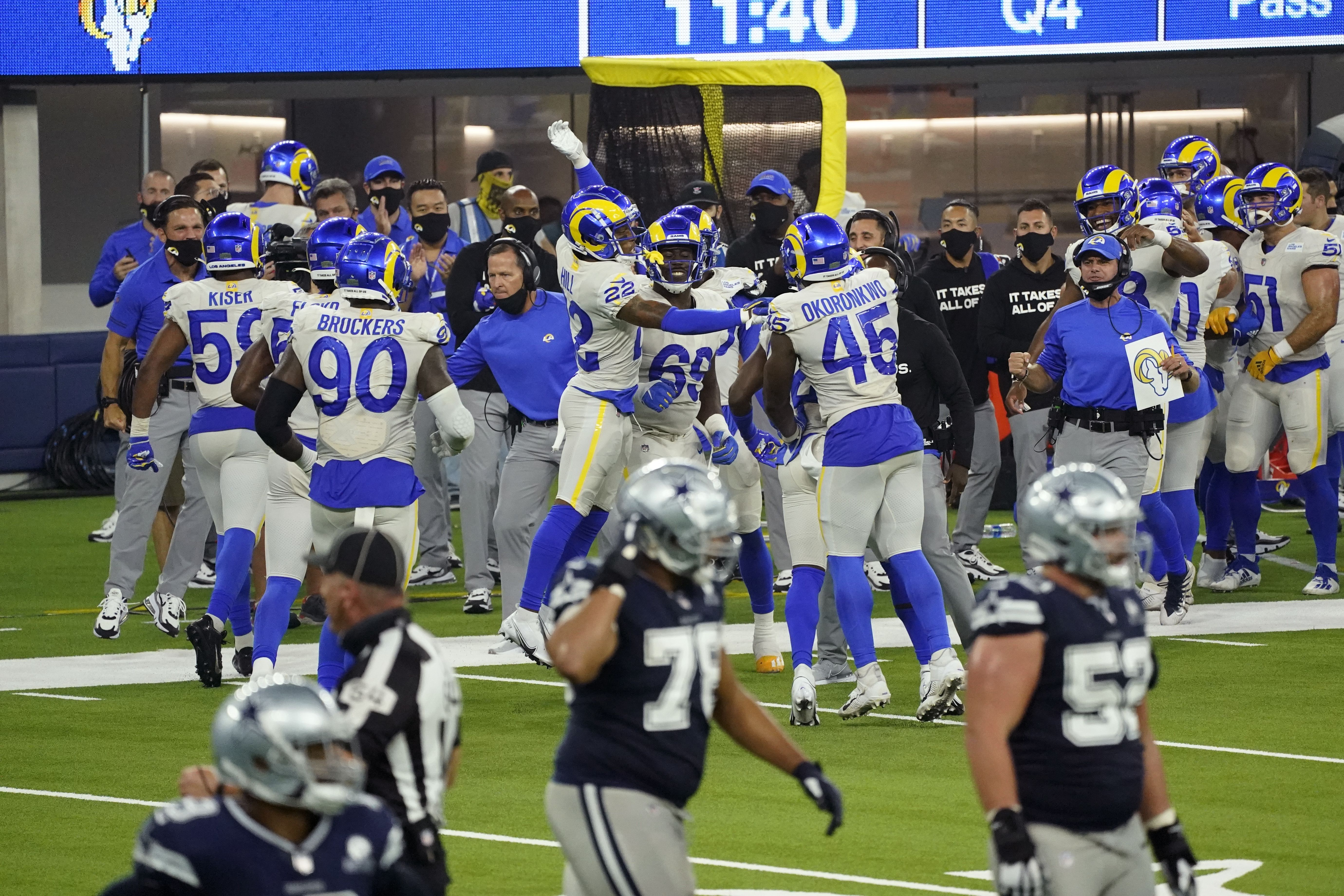 Rams, Chargers fans are 'blown away' by SoFi Stadium - Los Angeles