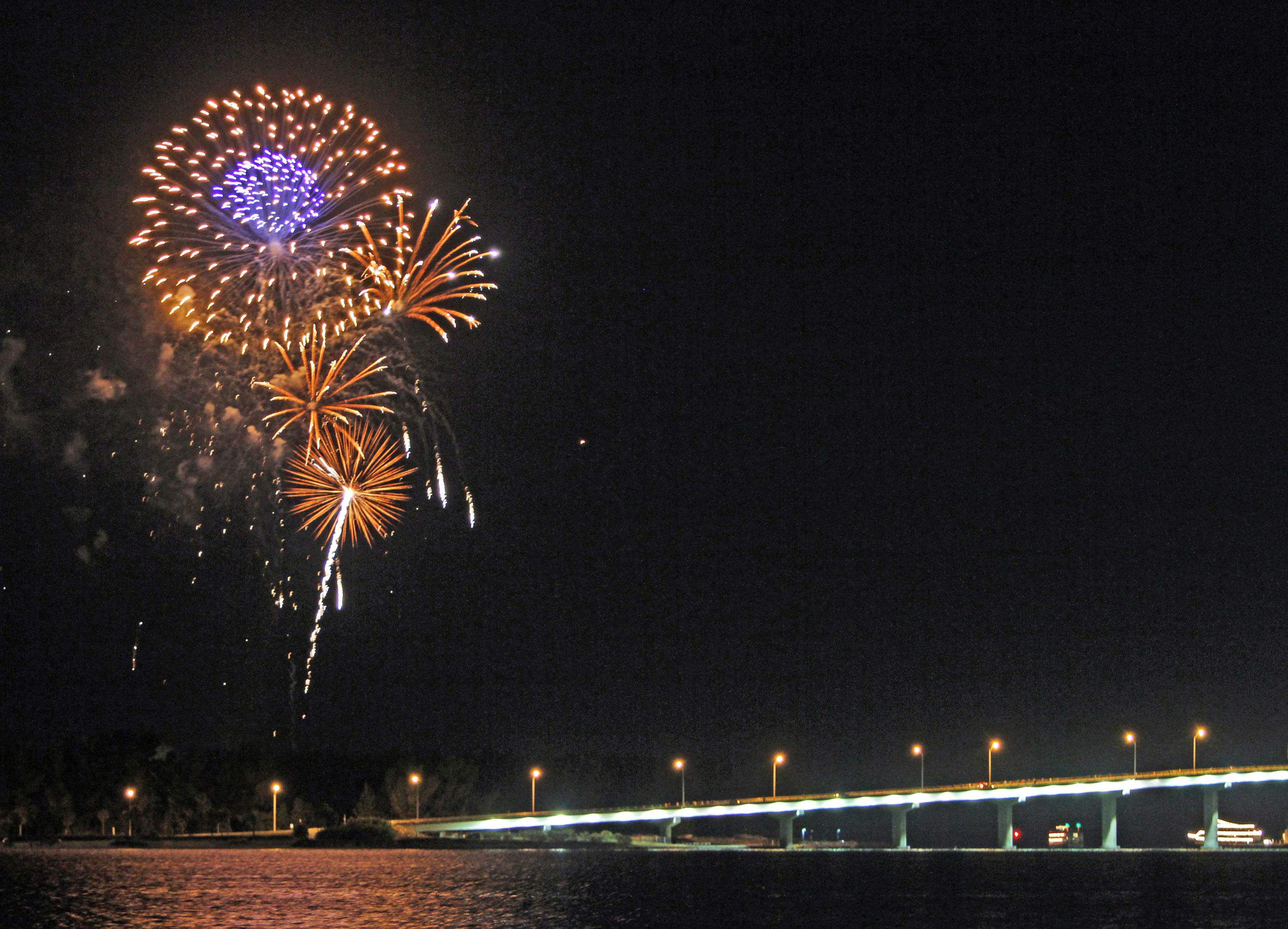 Where To Find Fireworks On New Year S Eve In Tampa Bay