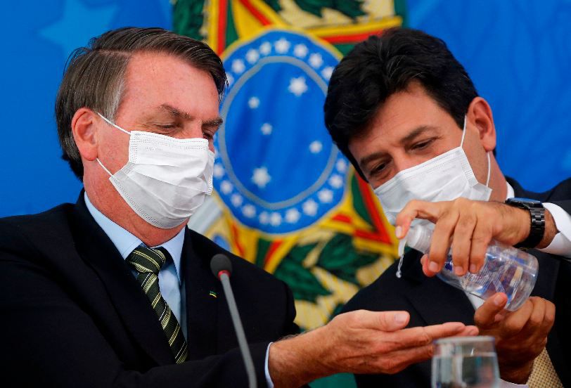 Bolsonaro junto al ministro de Salud, Luiz Henrique Mandetta