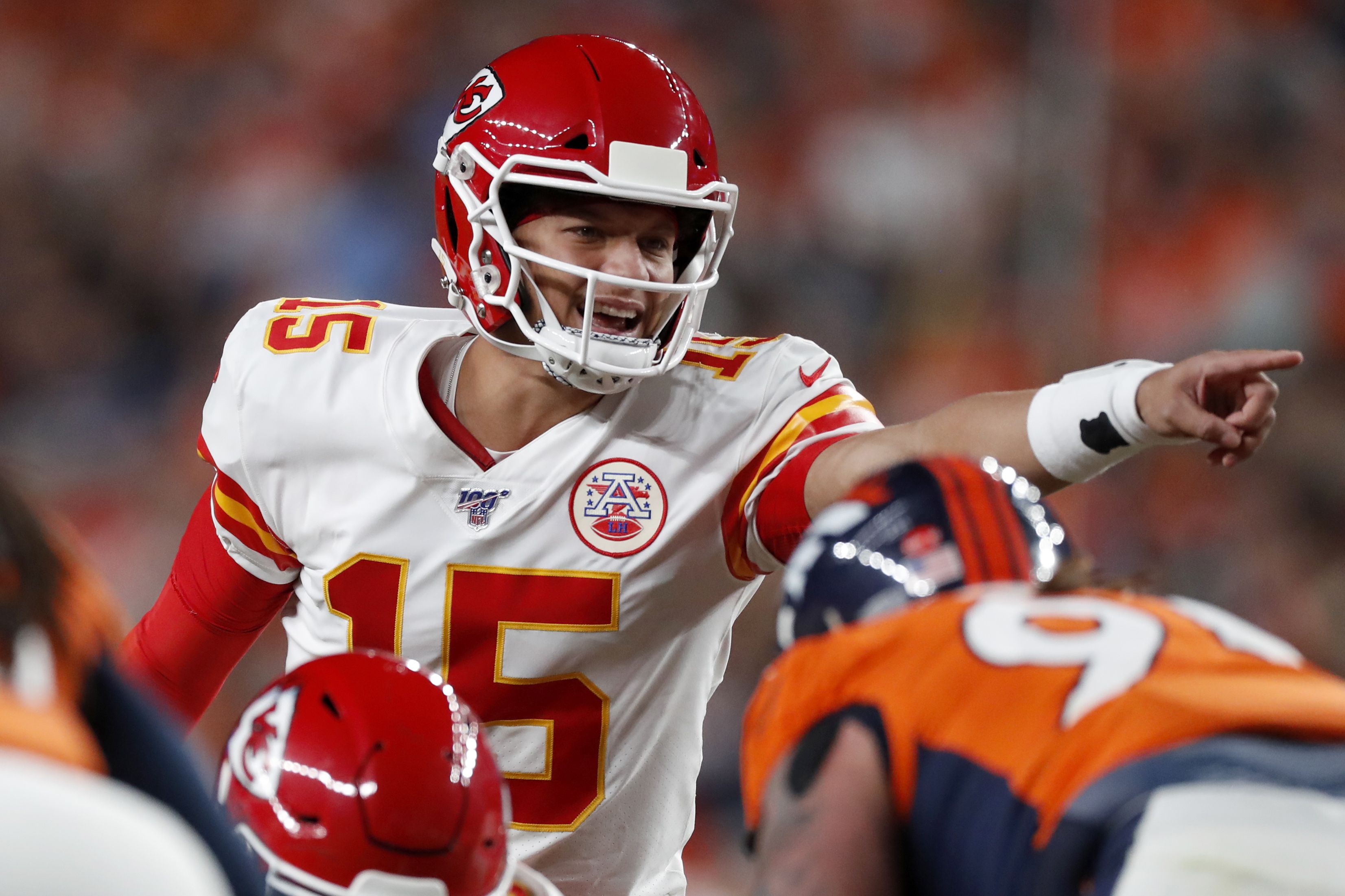 Chiefs Rule Patrick Mahomes Out for Rest of Thursday Night Game With Knee  Injury