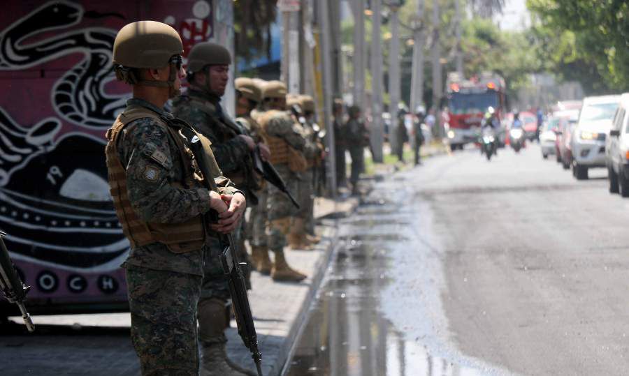 Militares resguardan Bomaba Maipu