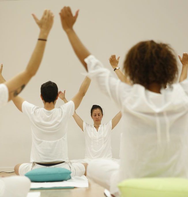 kundalini-yoga-kriya-02-1024x683-e1481479960334.jpg