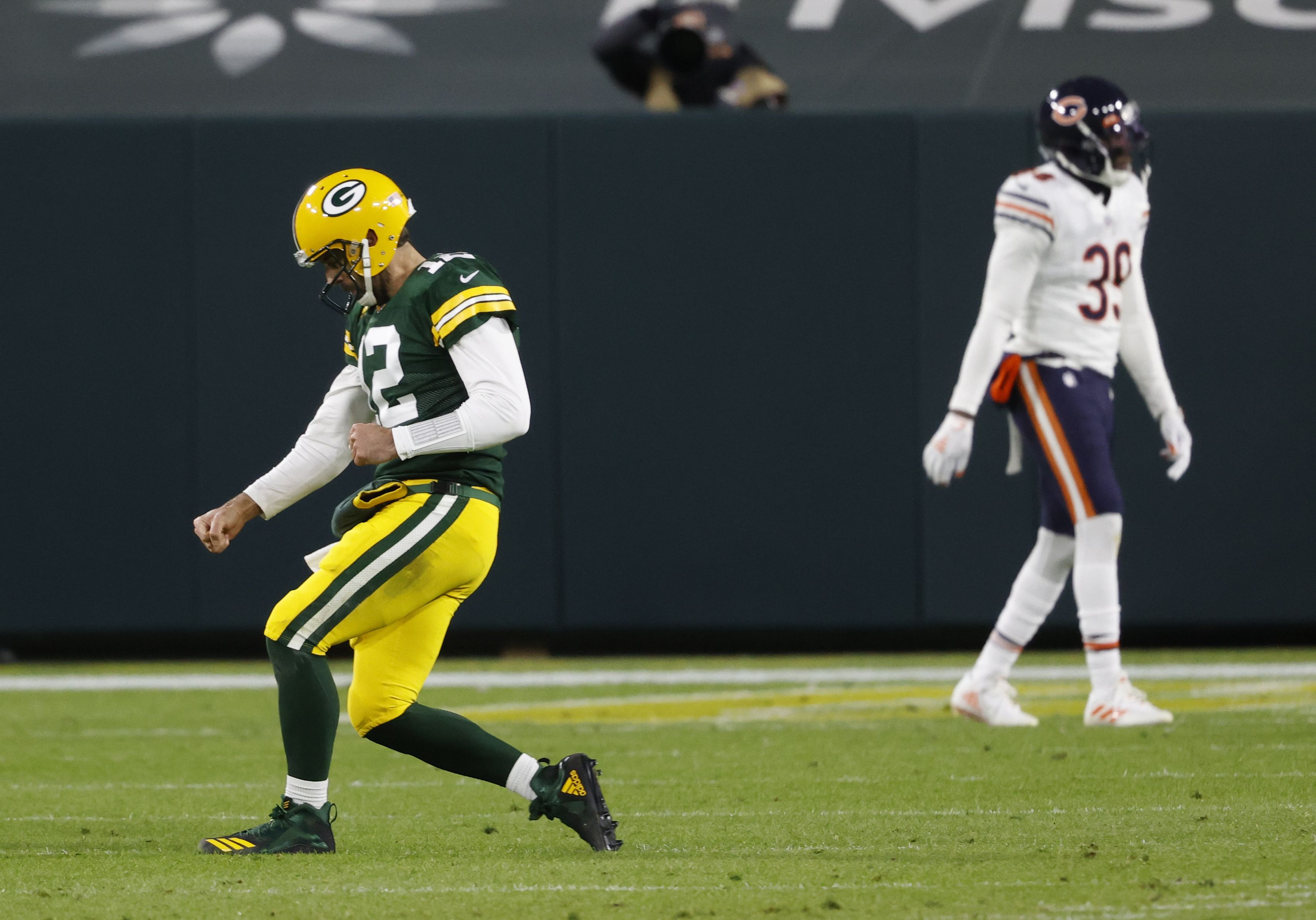 Aaron Rodgers throws 20-yard TD pass to Allen Lazard