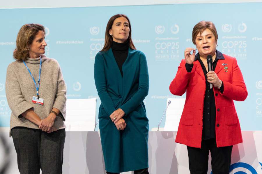 De derecha a izquierda: Teresa Ribera, Carolina Schmidt y Patricia Espinosa.