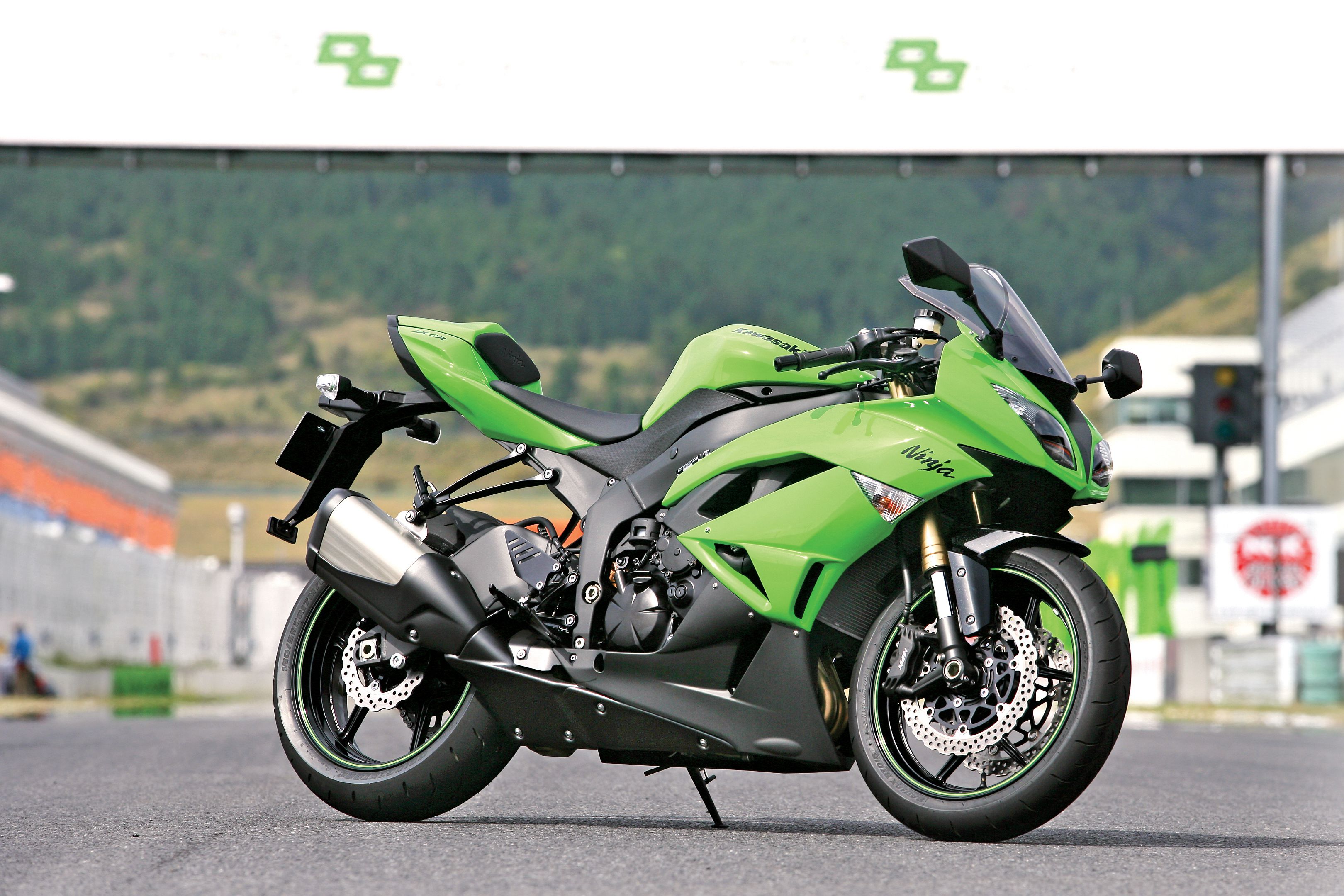Gå op forfølgelse Dominerende 2009 Kawasaki Ninja ZX-6R Motorcycle Review | Cycle World