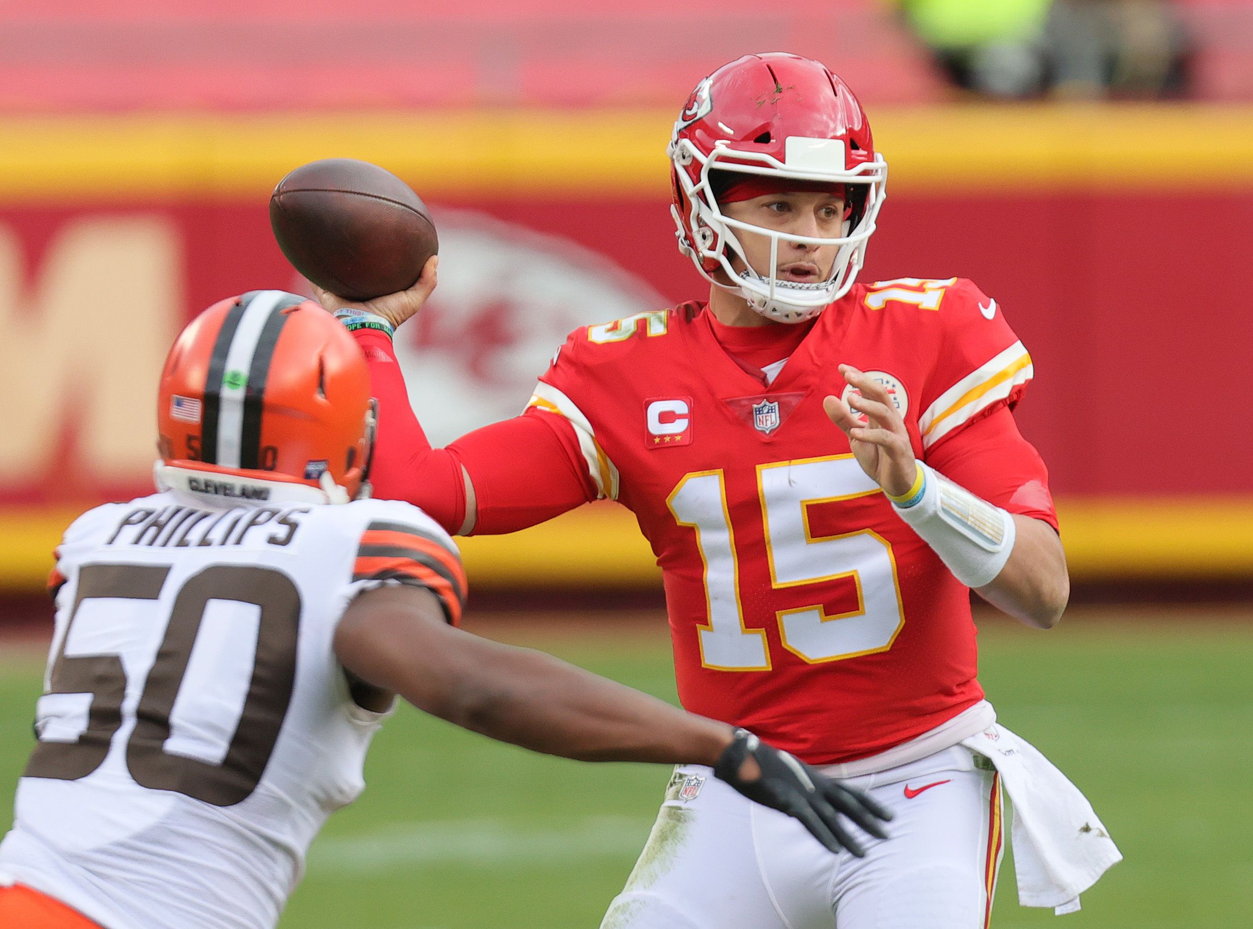 Did Chiefs' Patrick Mahomes suffer concussion vs. Browns? Star QB