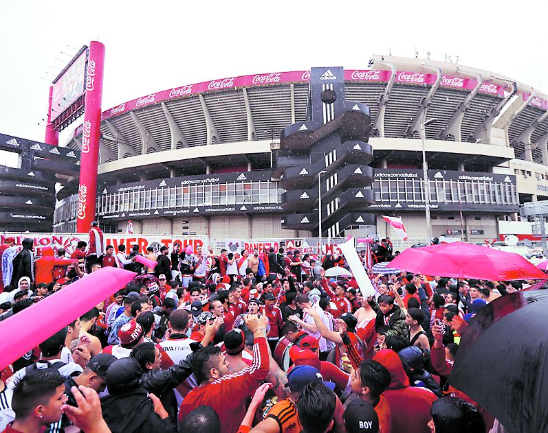 Copa Libertadores Final - First Leg - Boca Juniors v River Plate