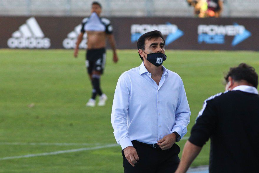 Amenazan de muerte a los jugadores de Colo-Colo, del DT Gustavo Quinteros, si pierden la categoría