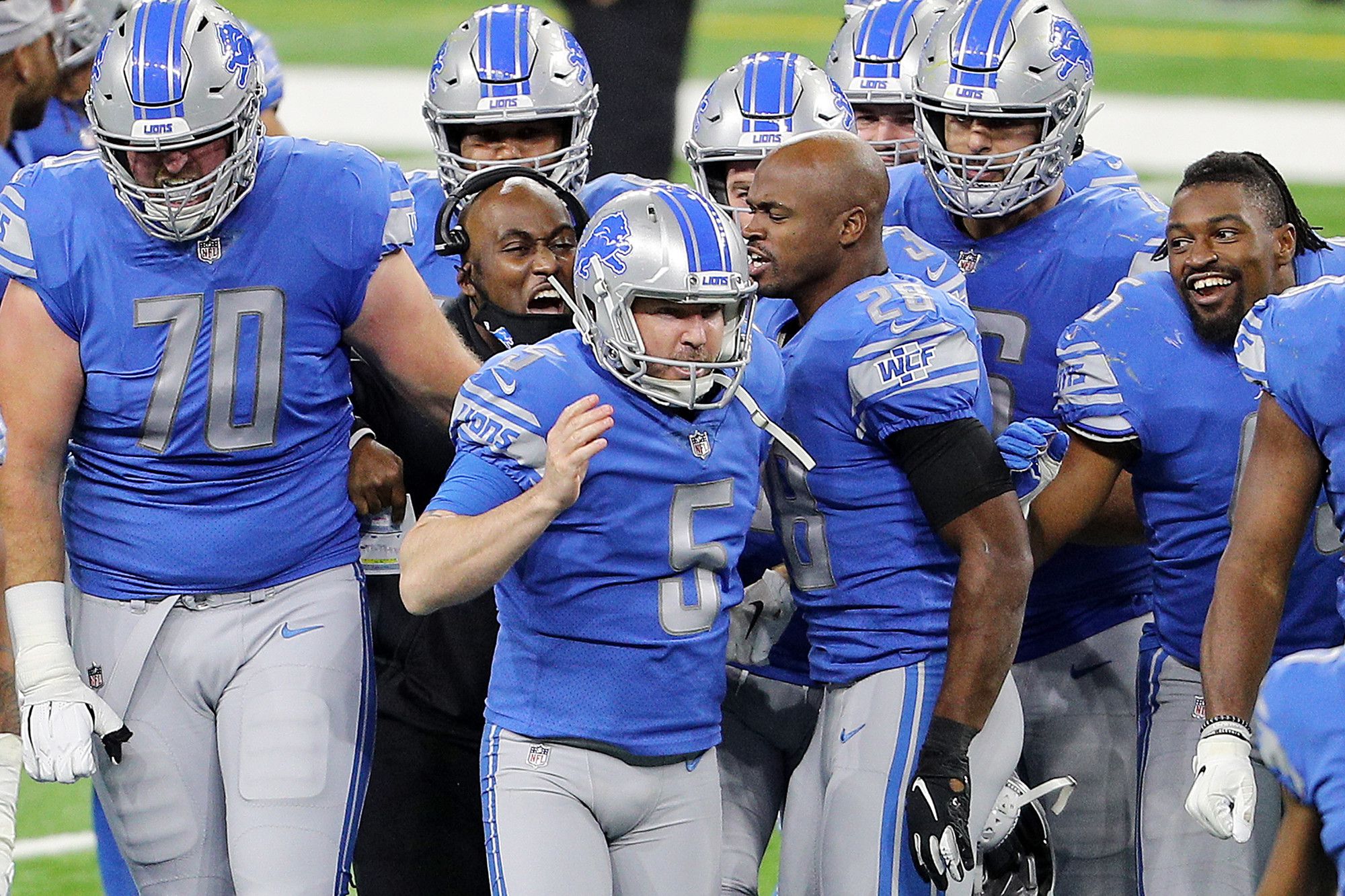 Lions vs. Saints: Matthew Stafford pregame team huddle, Let's go to work  now❗️ #NOvsDET, 