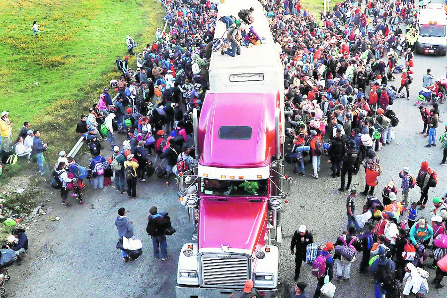 Descolgados de la caravana llegan a la frontera con Estados Unidos