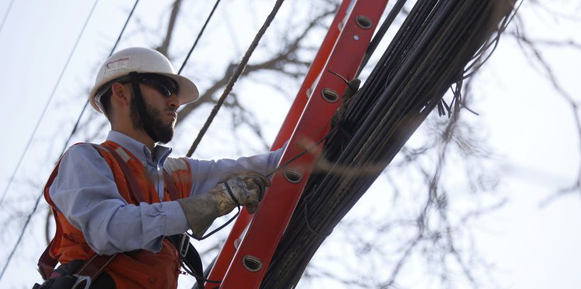 Inicio del plan de retiro de cables en desuso en la comuna de Providencia