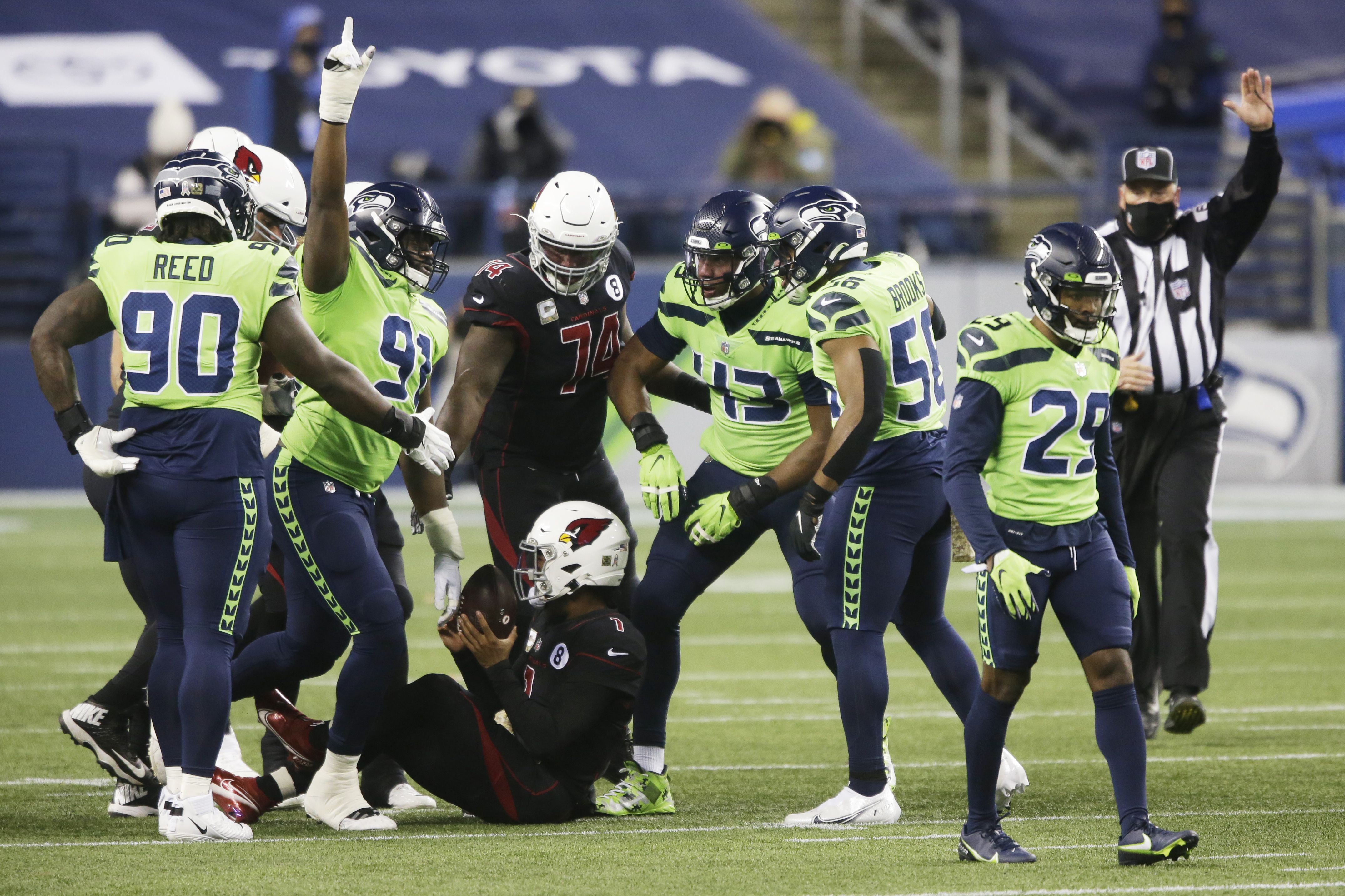 Wilson throws 2 TDs, Seahawks hold off Cardinals 28-21 Los Angeles Rams Seattle  Seahawks Arizona Cardinals Russell Wilson top