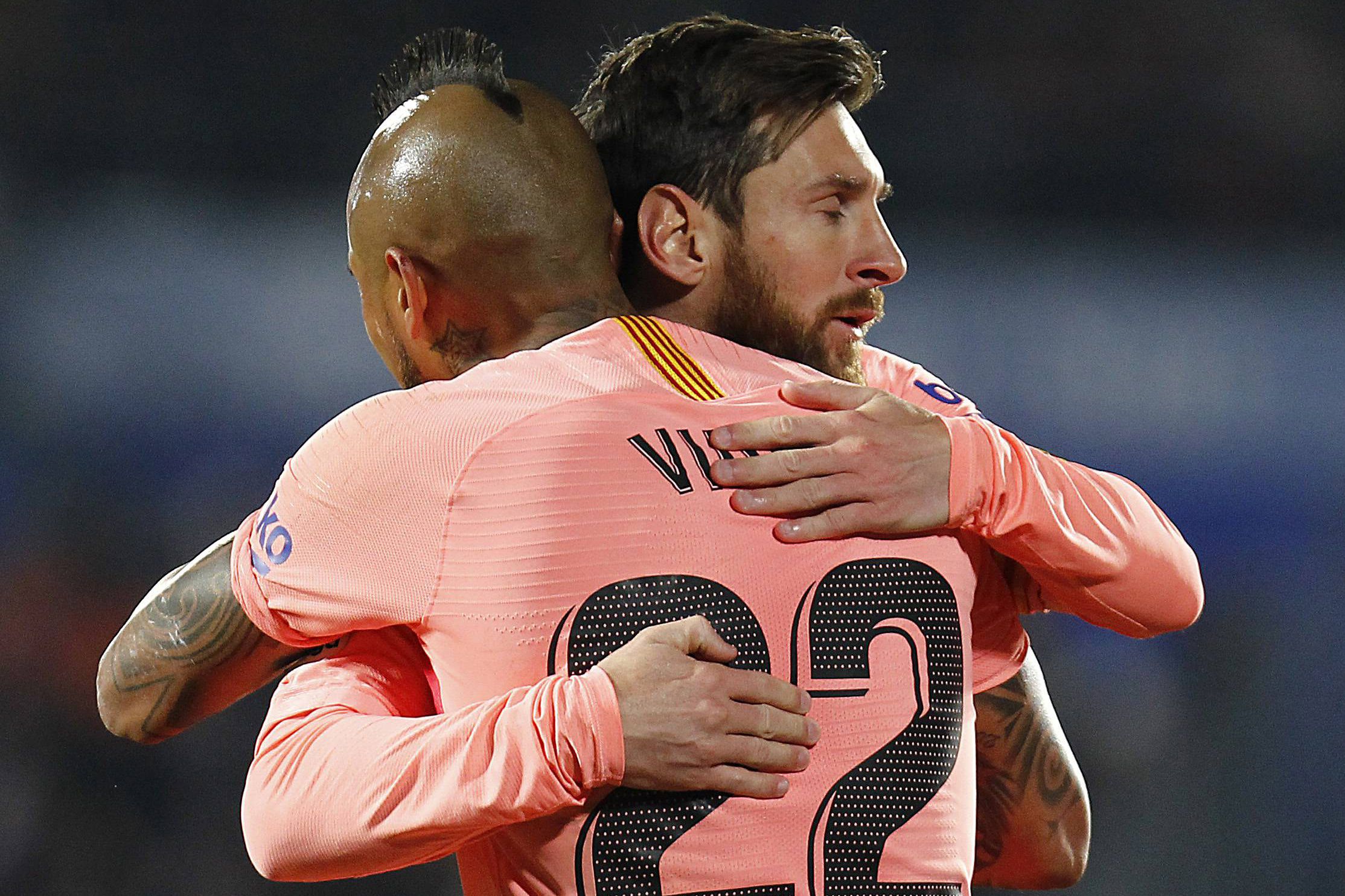 Arturo Vidal y Lionel Messi